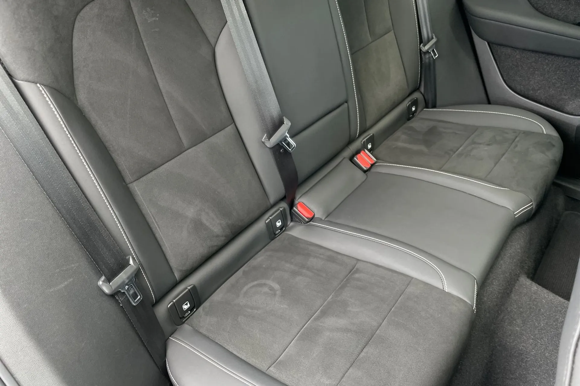 Volvo C40 thumbnail image number 24