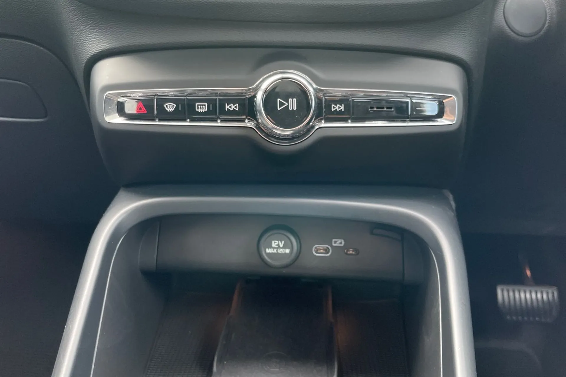 Volvo C40 thumbnail image number 42