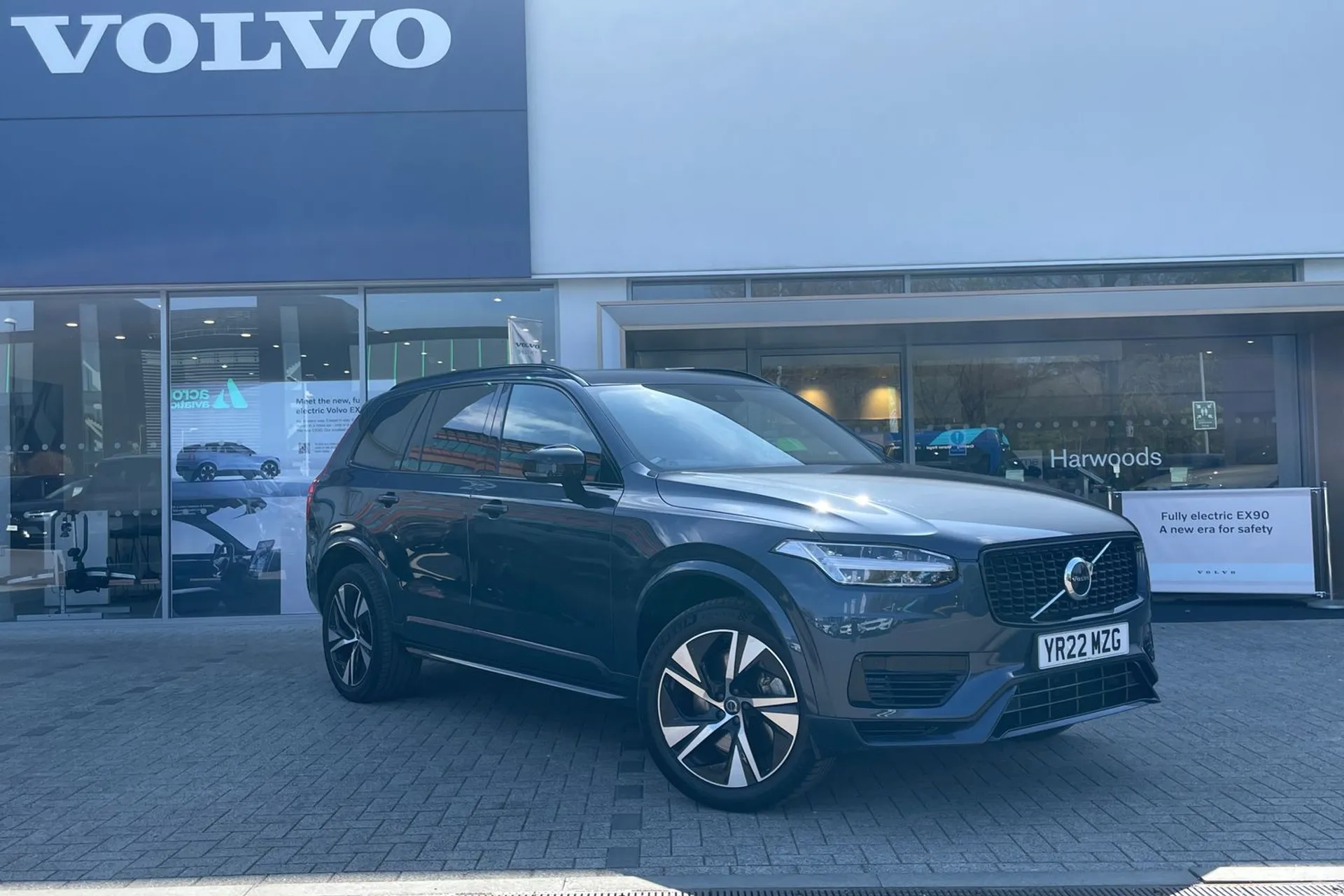 Volvo XC90 focused image