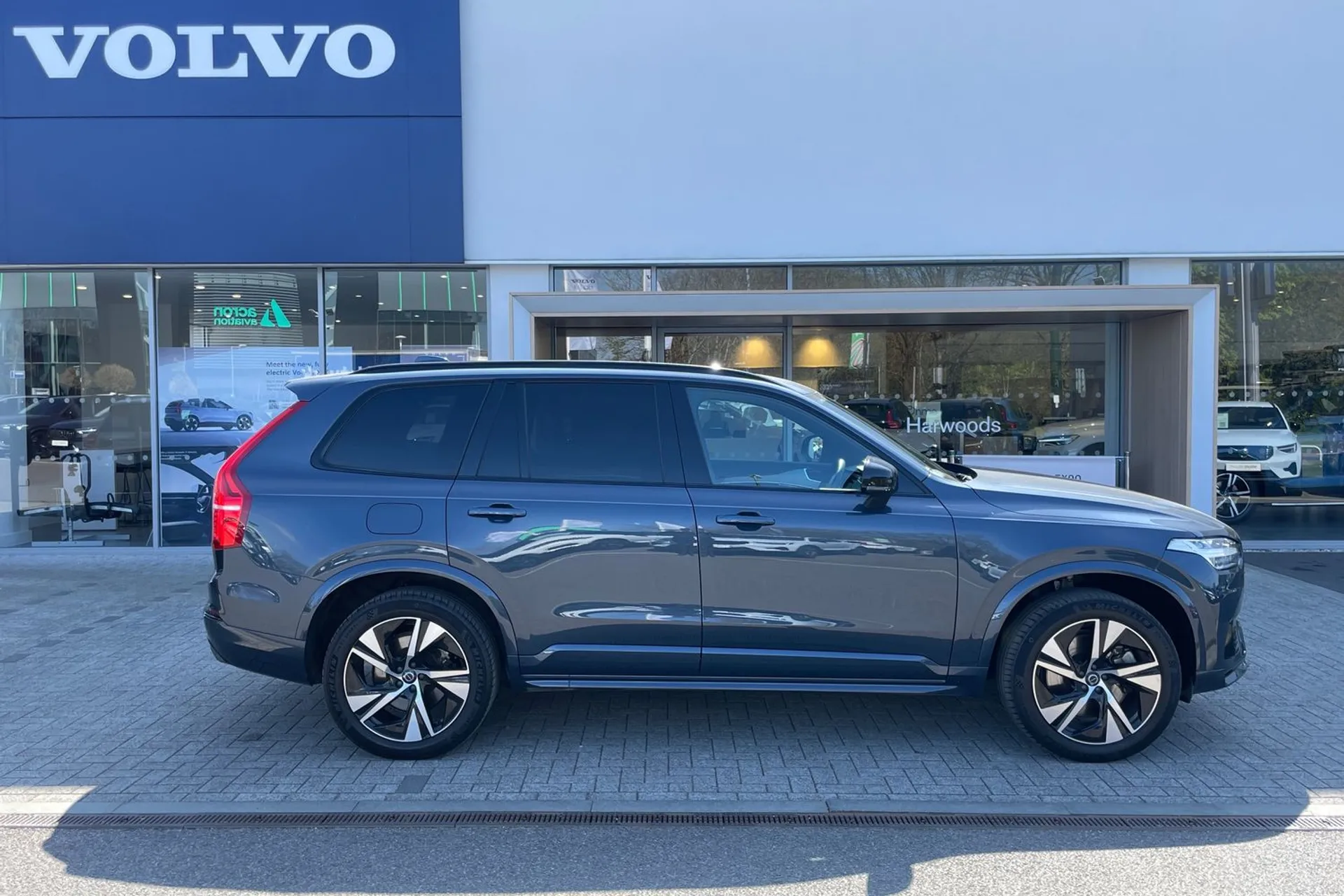 Volvo XC90 thumbnail image number 2