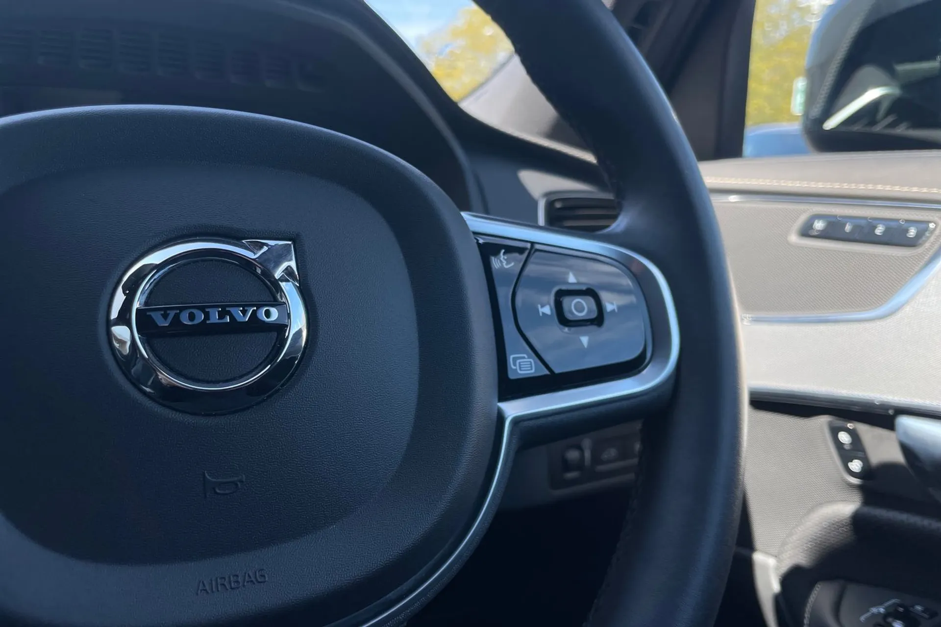 Volvo XC90 thumbnail image number 38