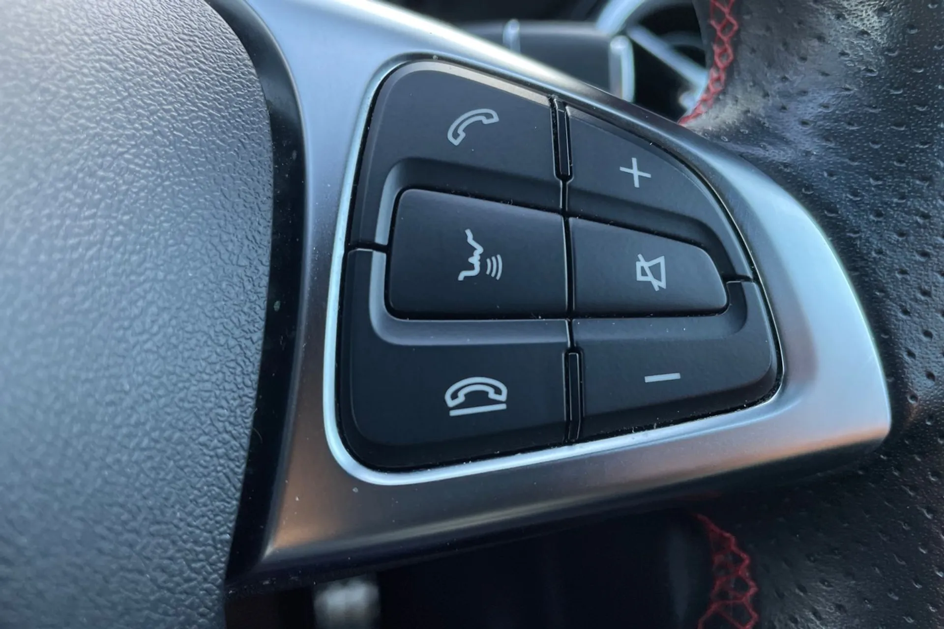MERCEDES-BENZ GLA thumbnail image number 38