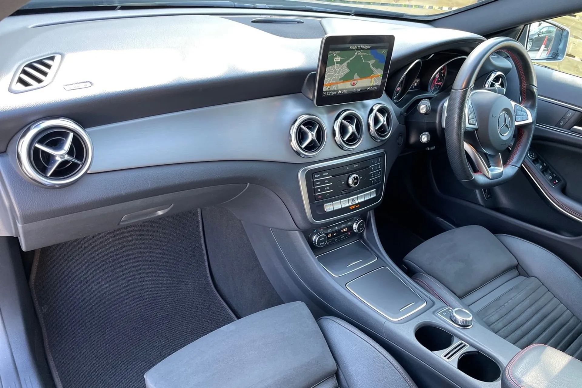 MERCEDES-BENZ GLA thumbnail image number 28