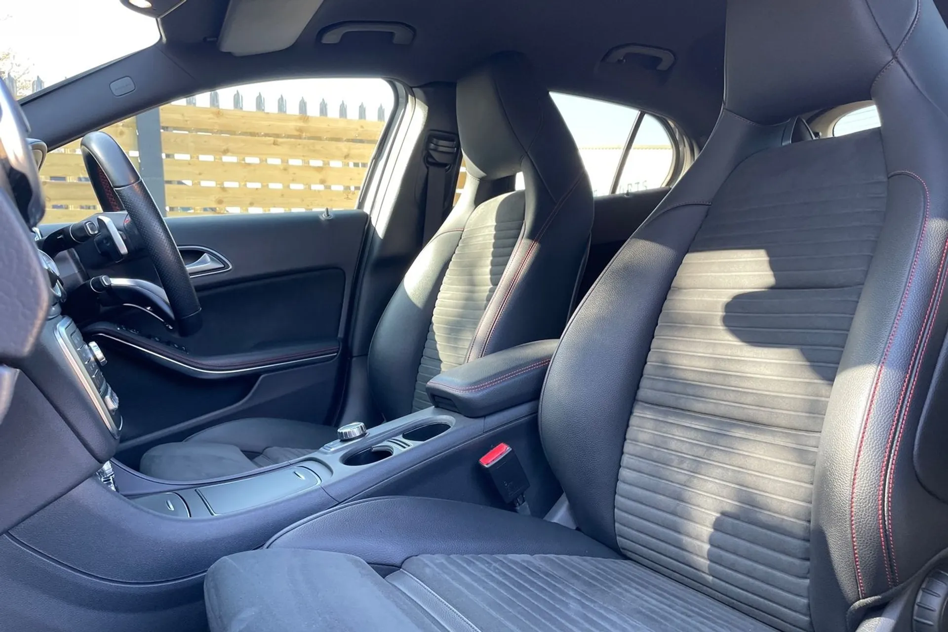 MERCEDES-BENZ GLA thumbnail image number 29