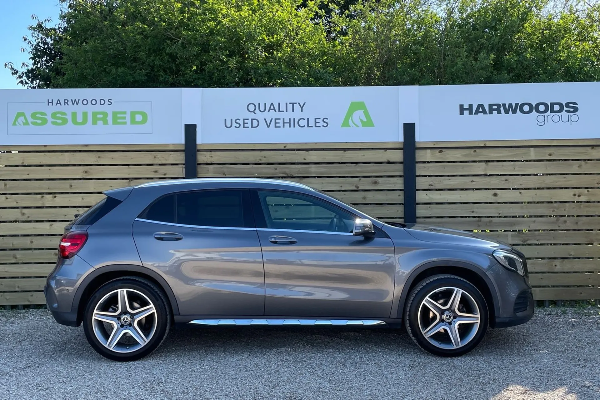 MERCEDES-BENZ GLA thumbnail image number 2
