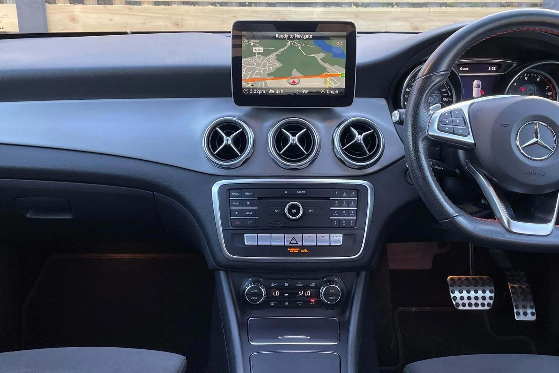 MERCEDES-BENZ GLA thumbnail image number 36