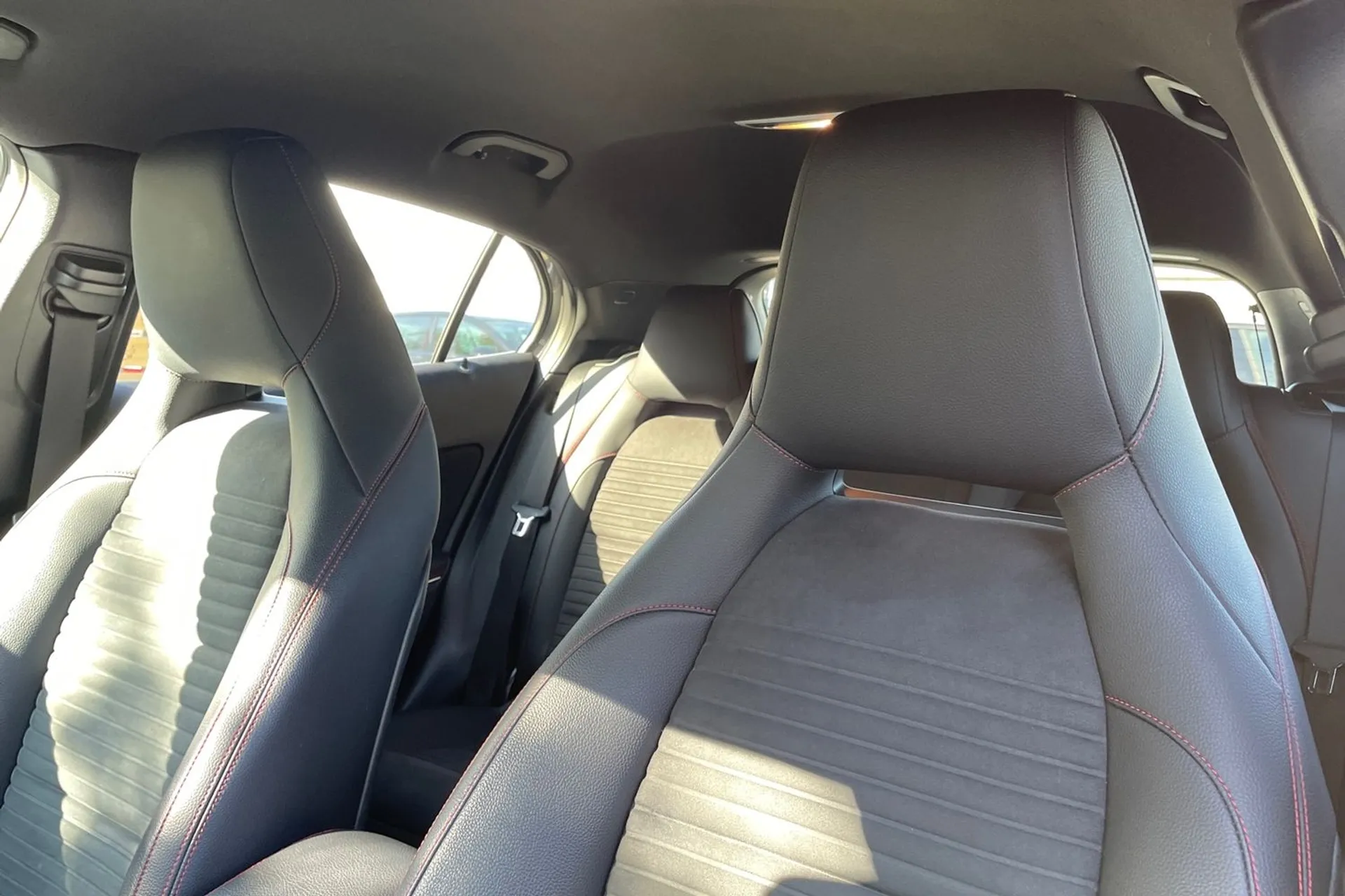 MERCEDES-BENZ GLA thumbnail image number 30