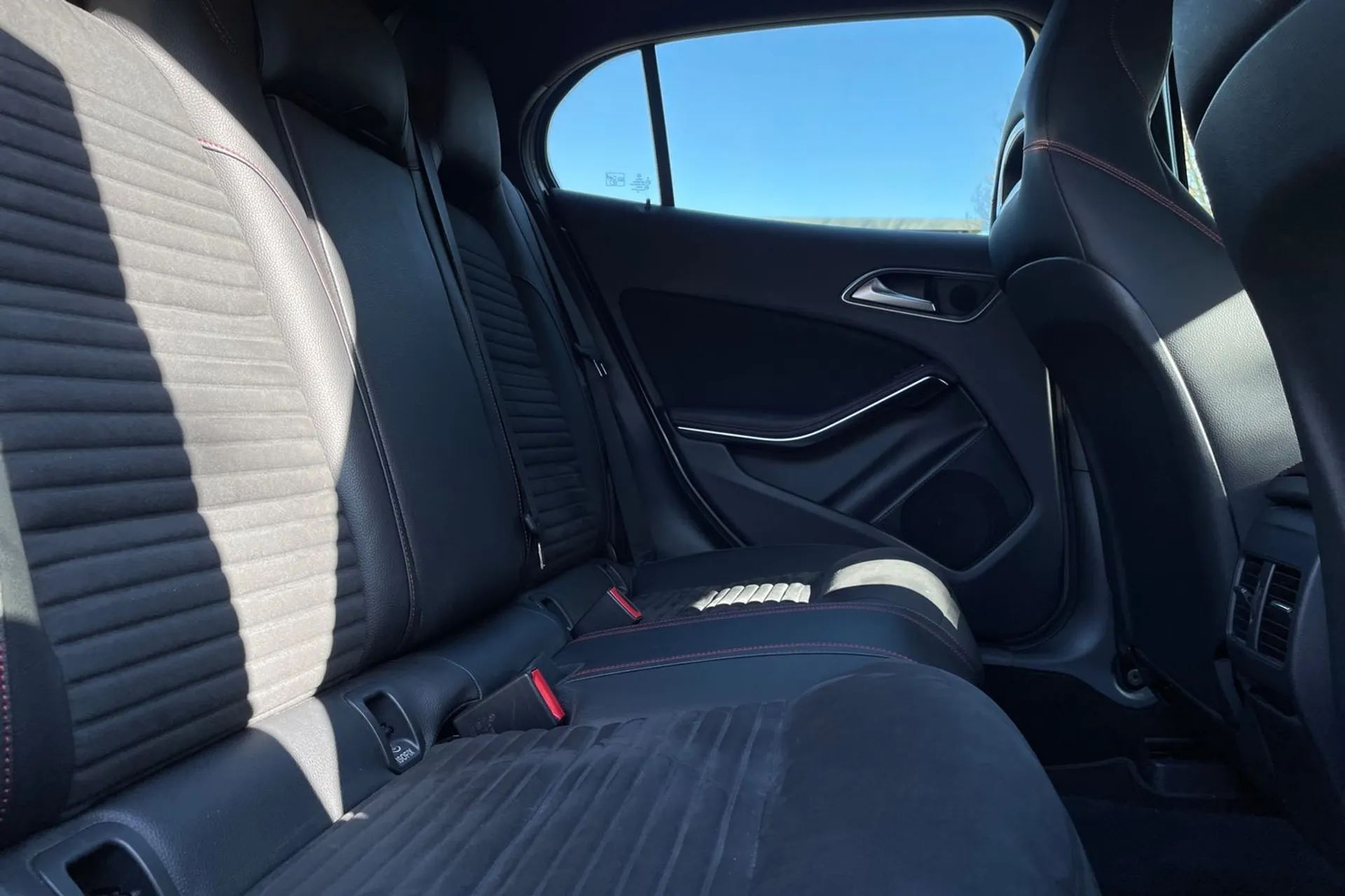 MERCEDES-BENZ GLA thumbnail image number 23