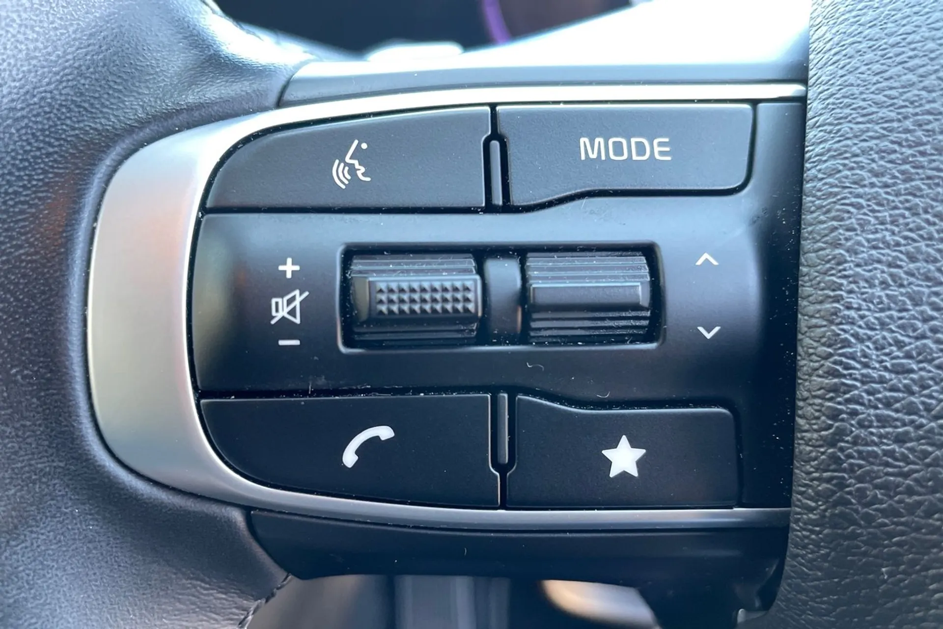KIA SPORTAGE thumbnail image number 38