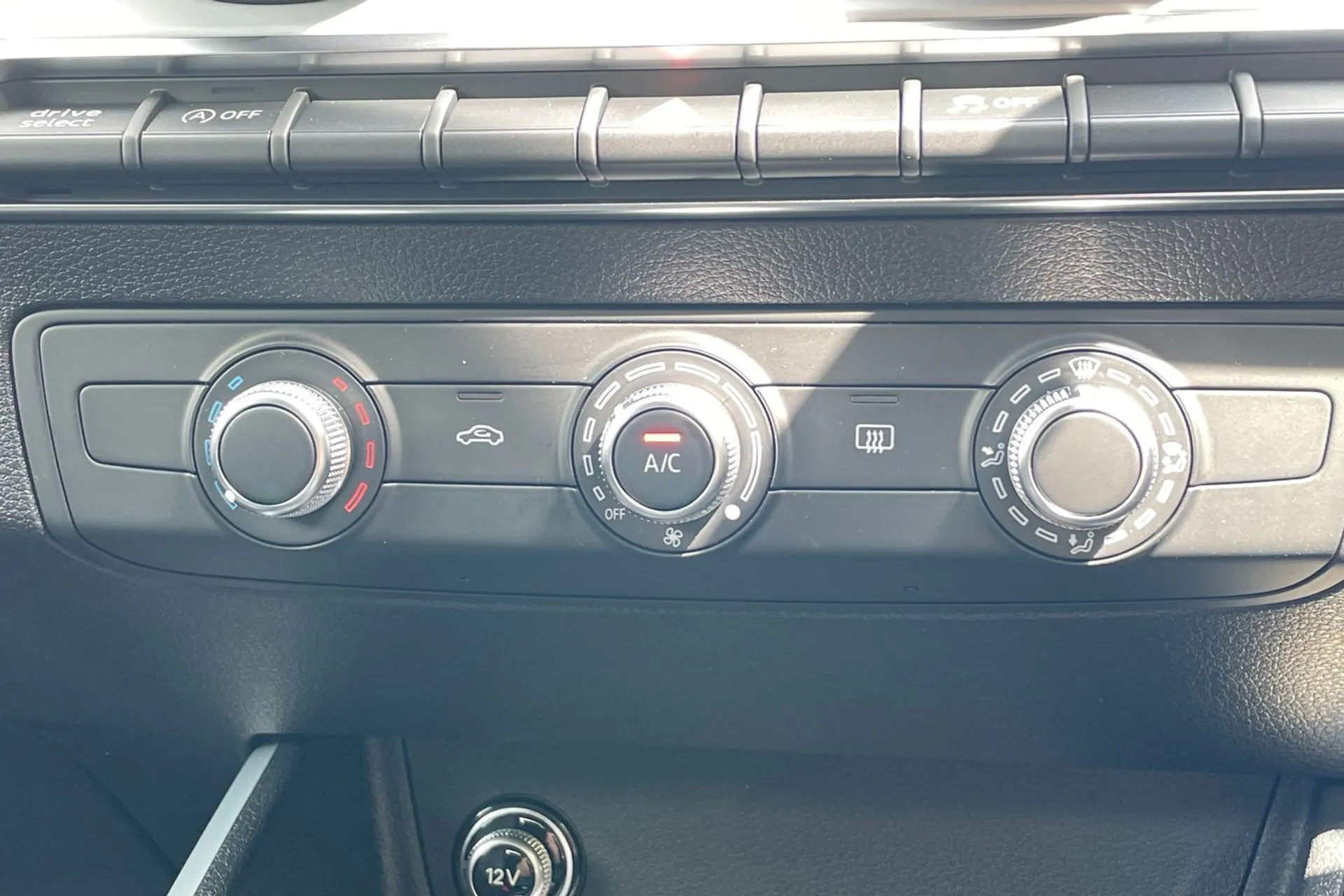 Audi Q2 thumbnail image number 42