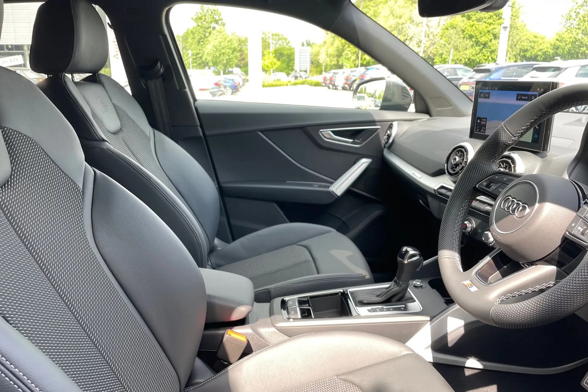 Audi Q2 thumbnail image number 24