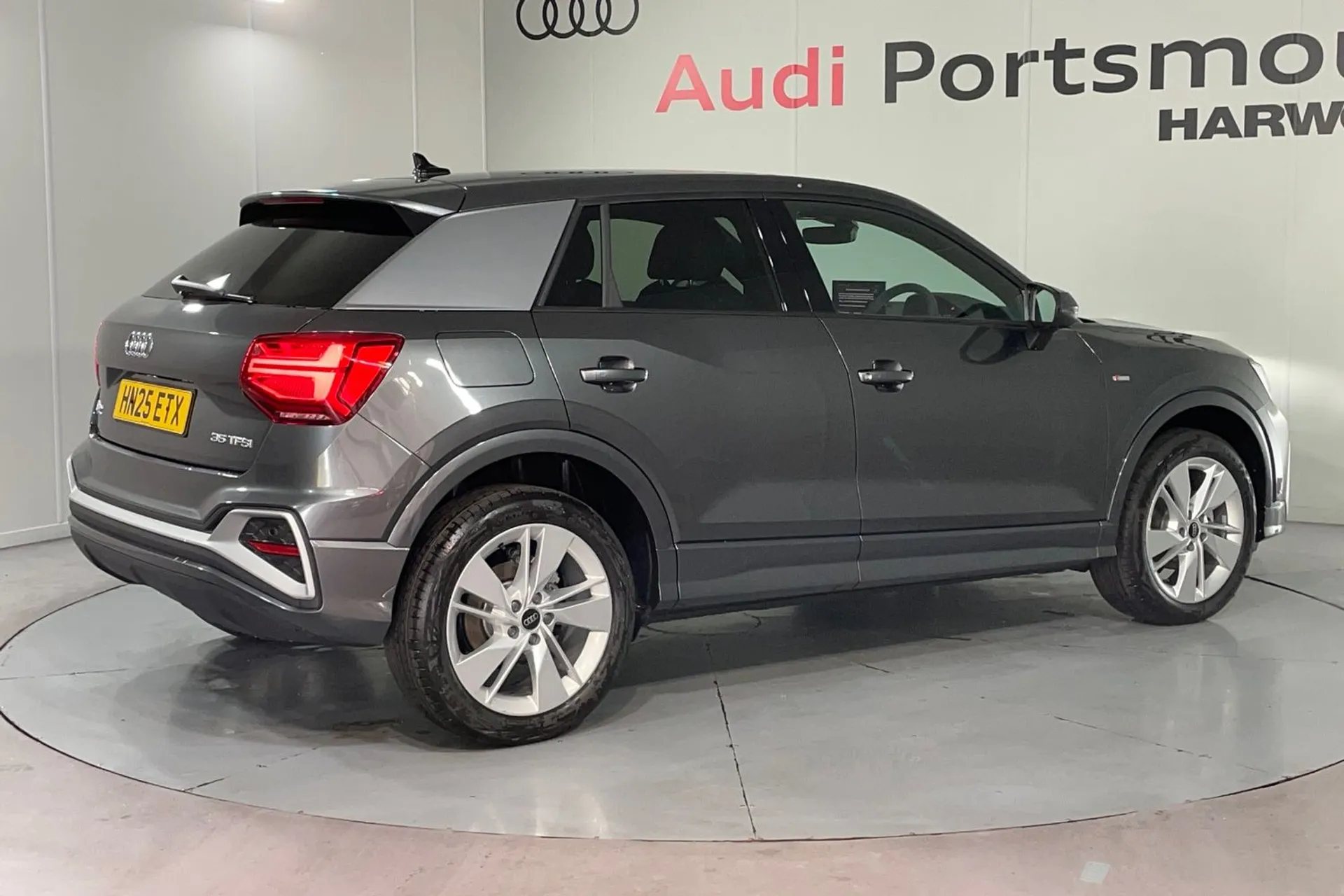 Audi Q2 thumbnail image number 11