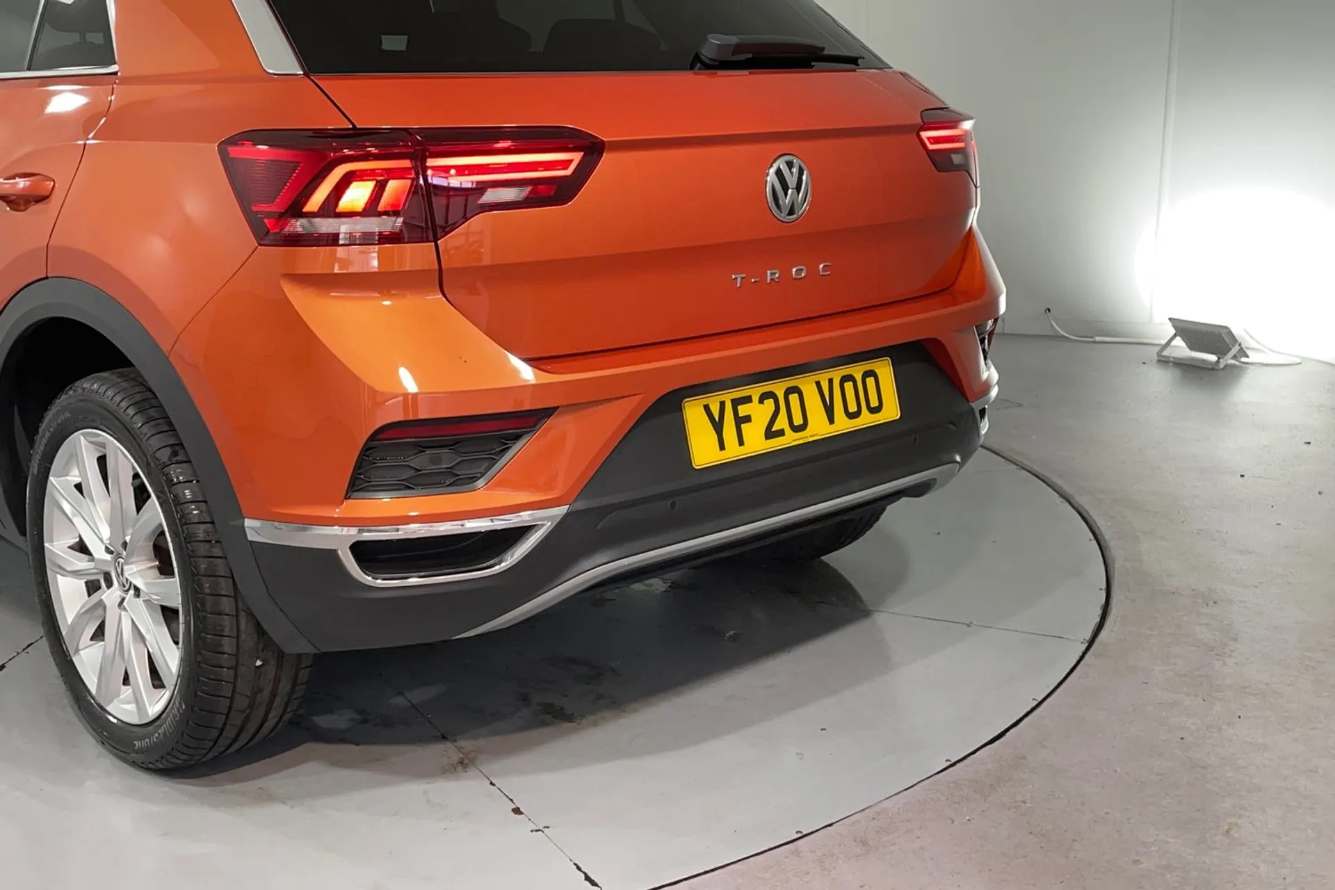 VOLKSWAGEN T-ROC thumbnail image number 17