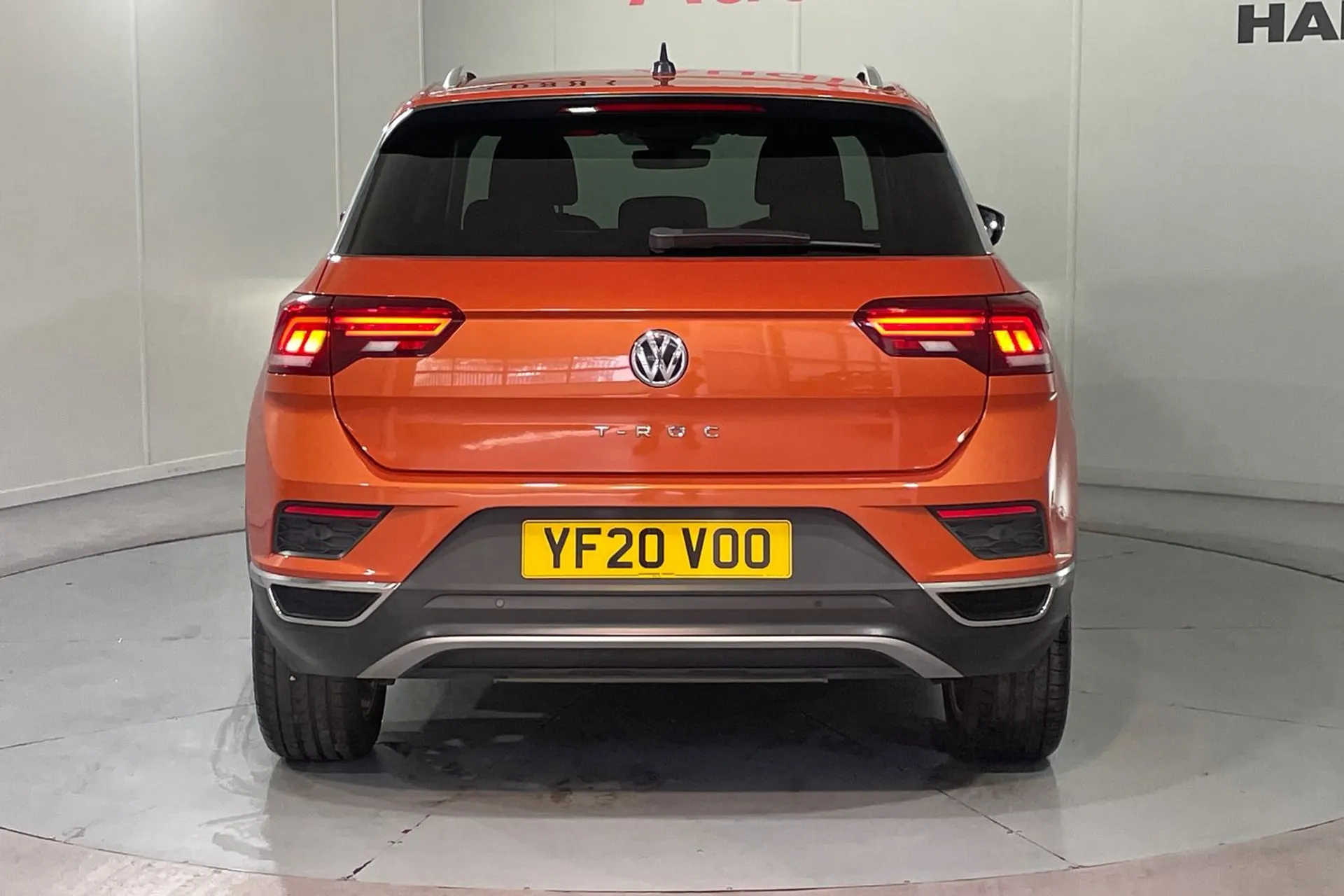 VOLKSWAGEN T-ROC thumbnail image number 11
