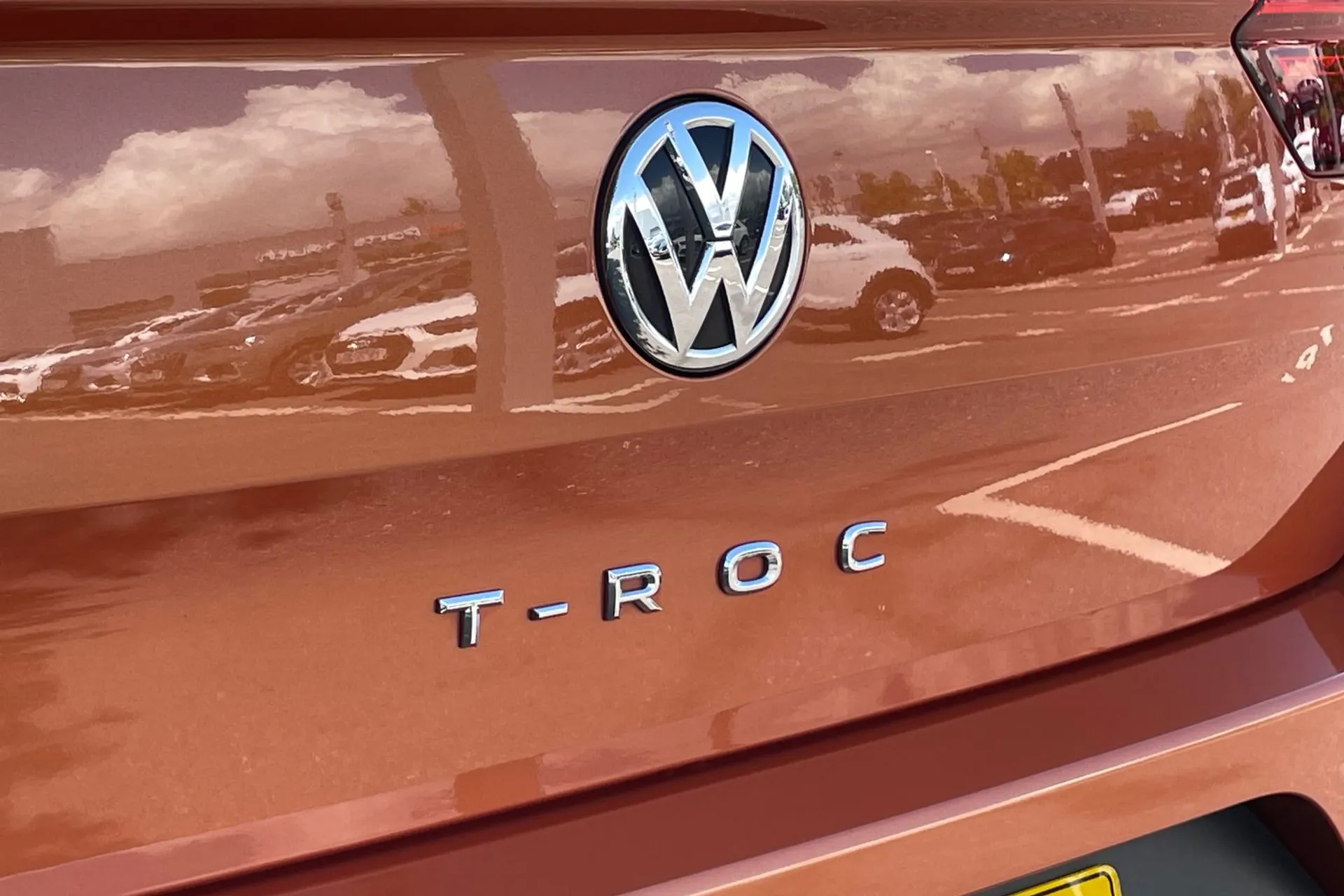 VOLKSWAGEN T-ROC thumbnail image number 16