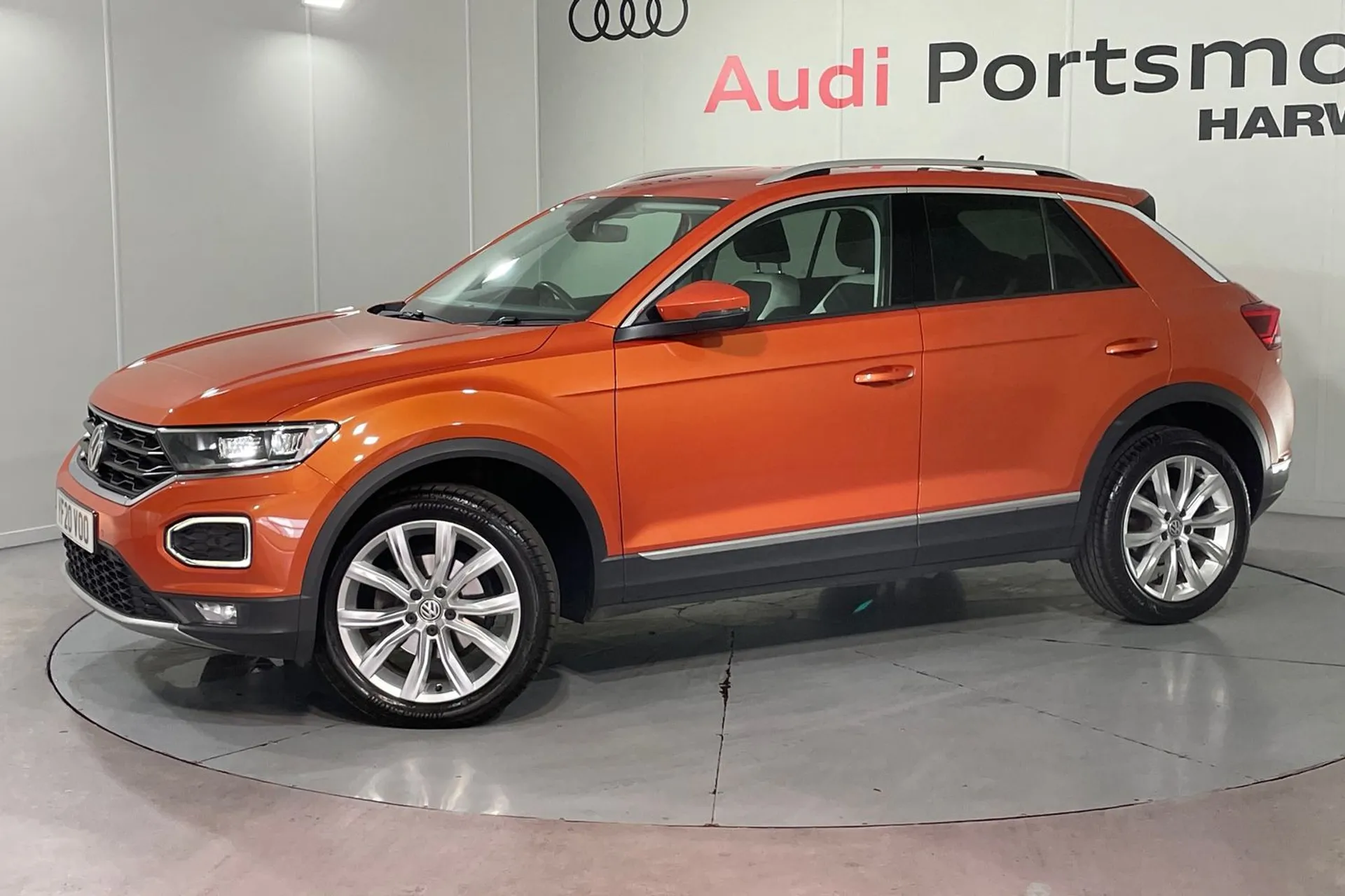 VOLKSWAGEN T-ROC thumbnail image number 6
