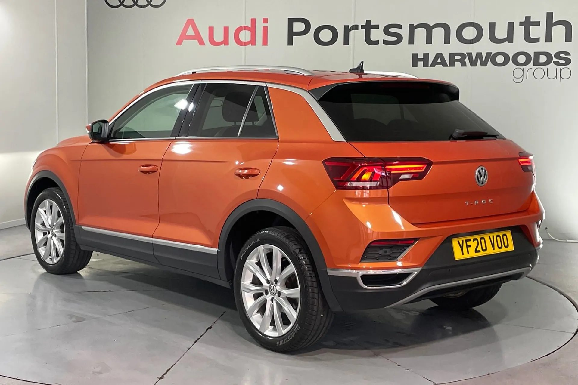 VOLKSWAGEN T-ROC thumbnail image number 8