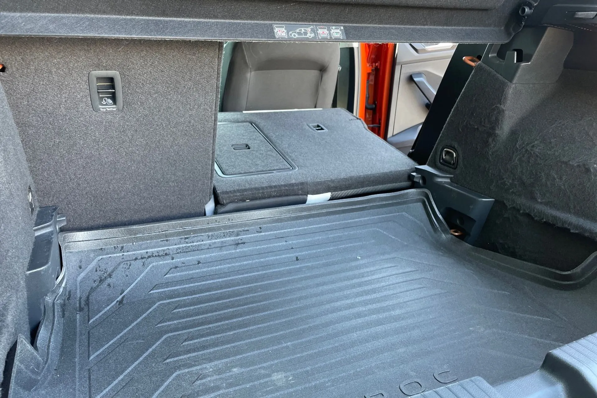 VOLKSWAGEN T-ROC thumbnail image number 21