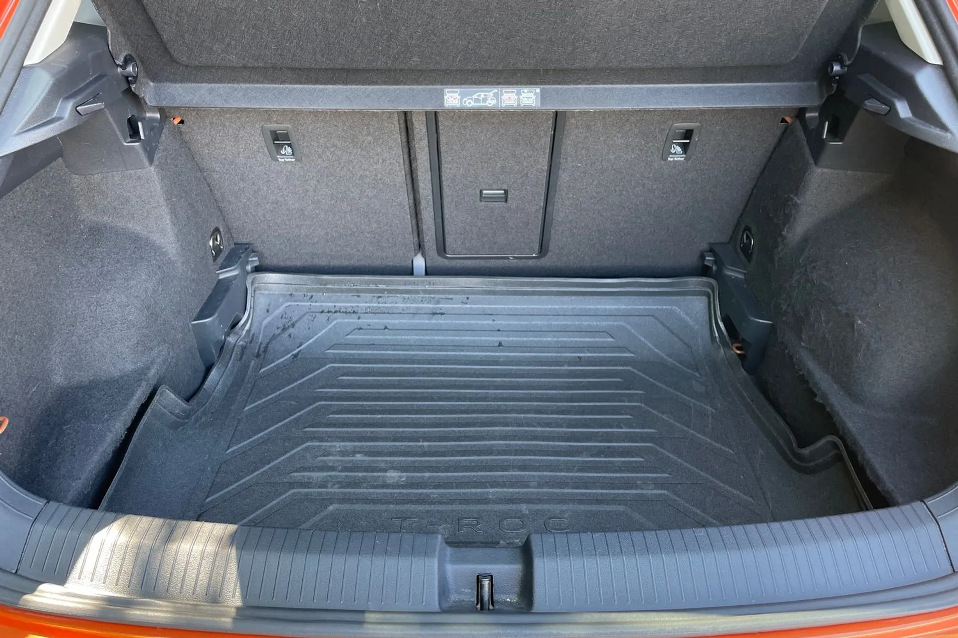 VOLKSWAGEN T-ROC thumbnail image number 19