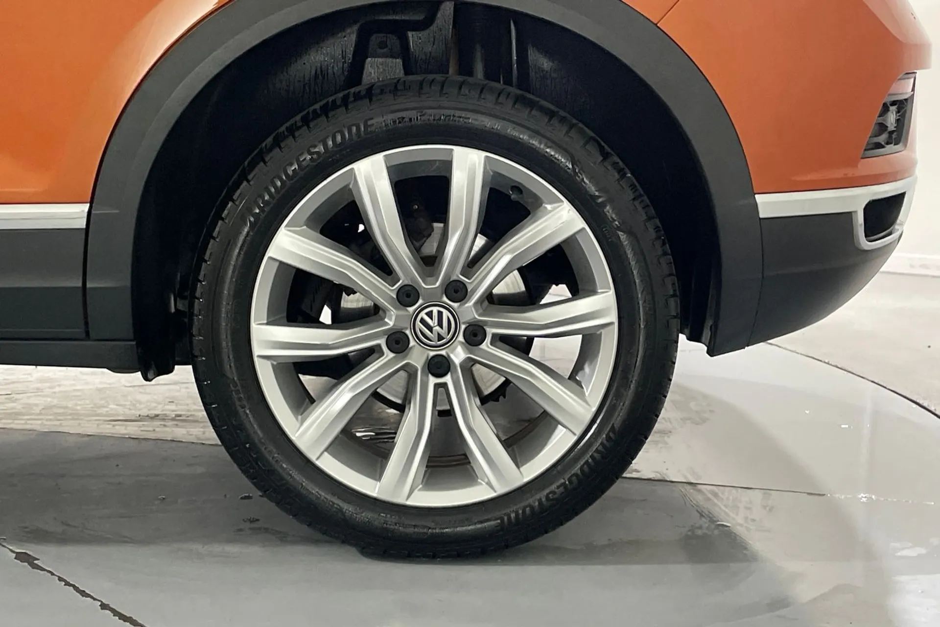 VOLKSWAGEN T-ROC thumbnail image number 13