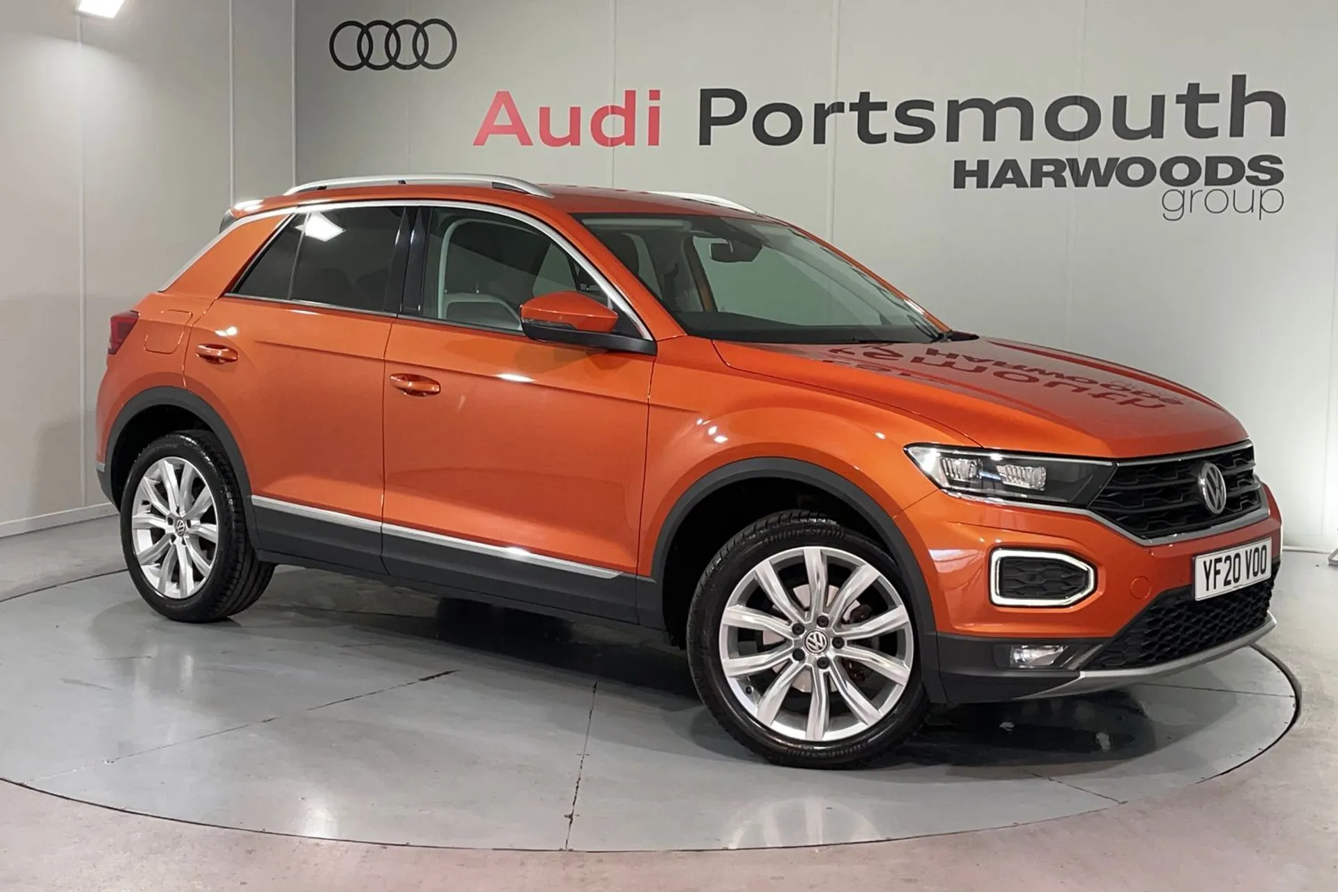 VOLKSWAGEN T-ROC focused image