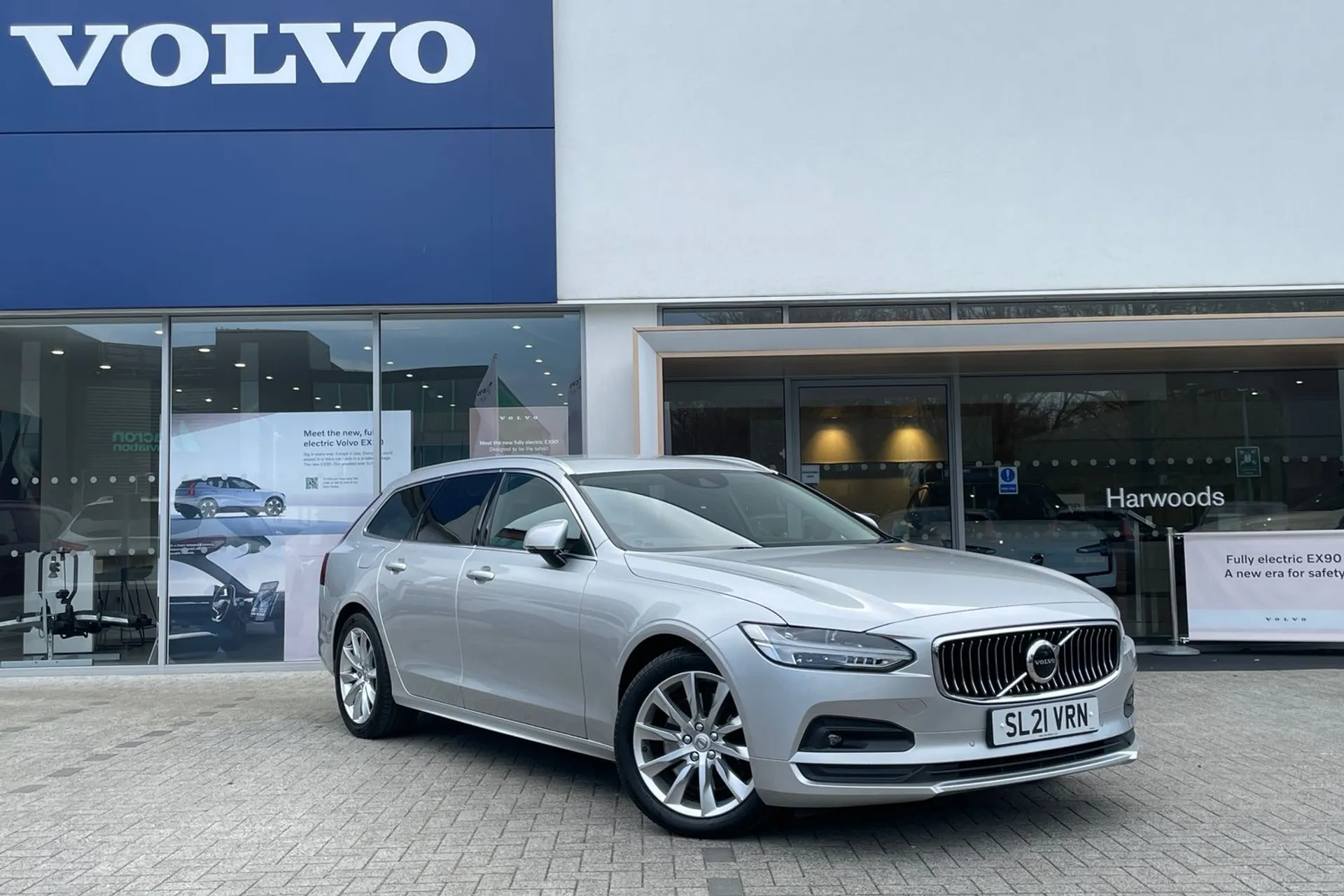 Volvo V90 focused image
