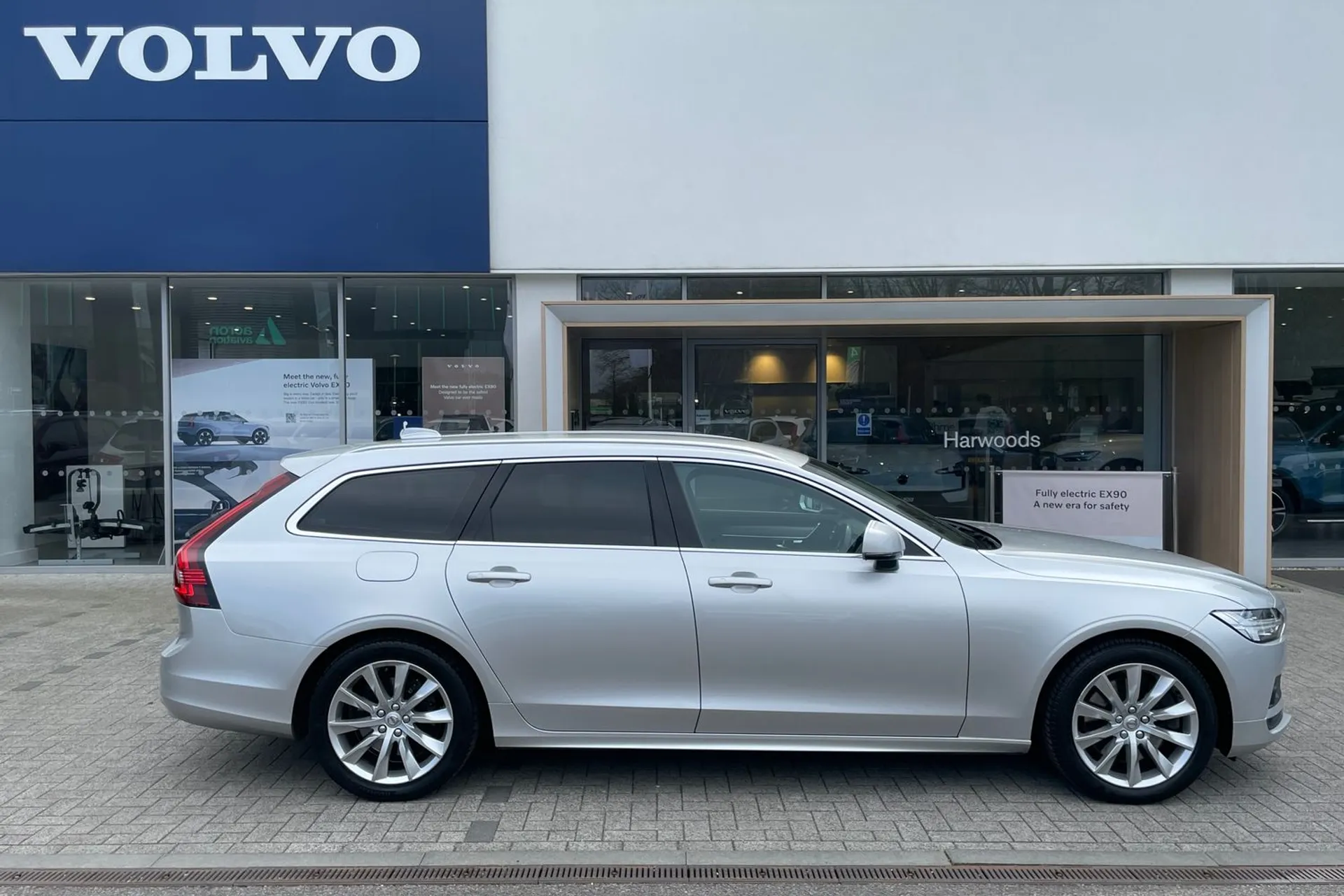 Volvo V90 thumbnail image number 2