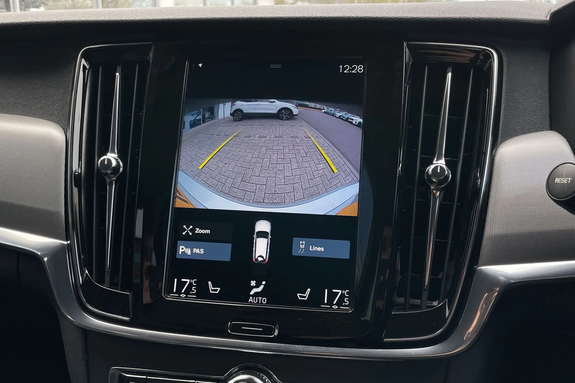 Volvo V90 thumbnail image number 4
