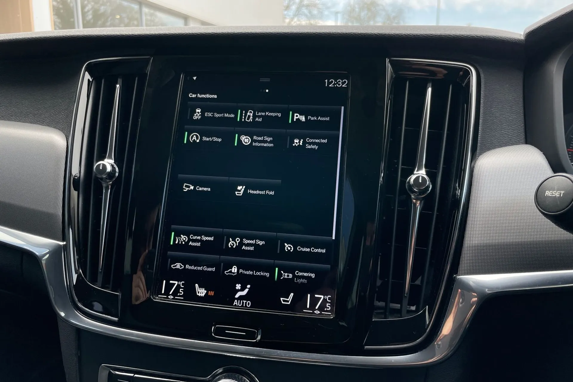 Volvo V90 thumbnail image number 40