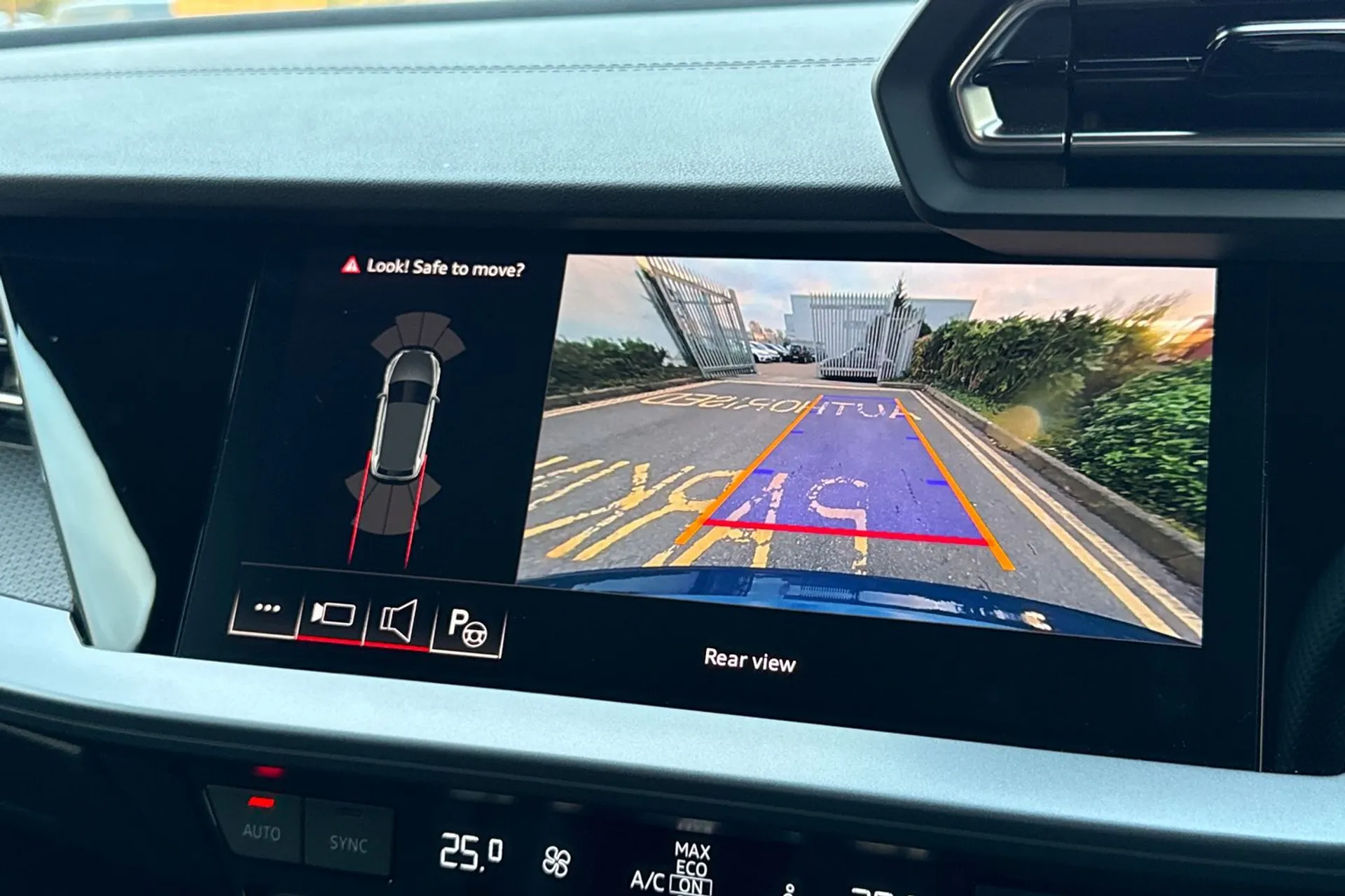 Audi A3 thumbnail image number 28