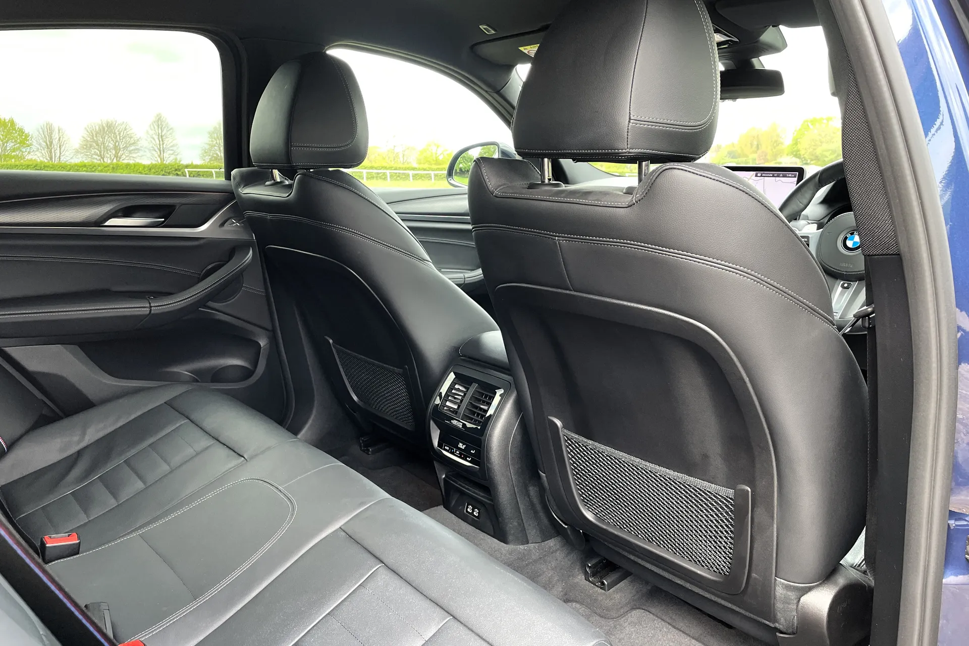 BMW X4 thumbnail image number 28