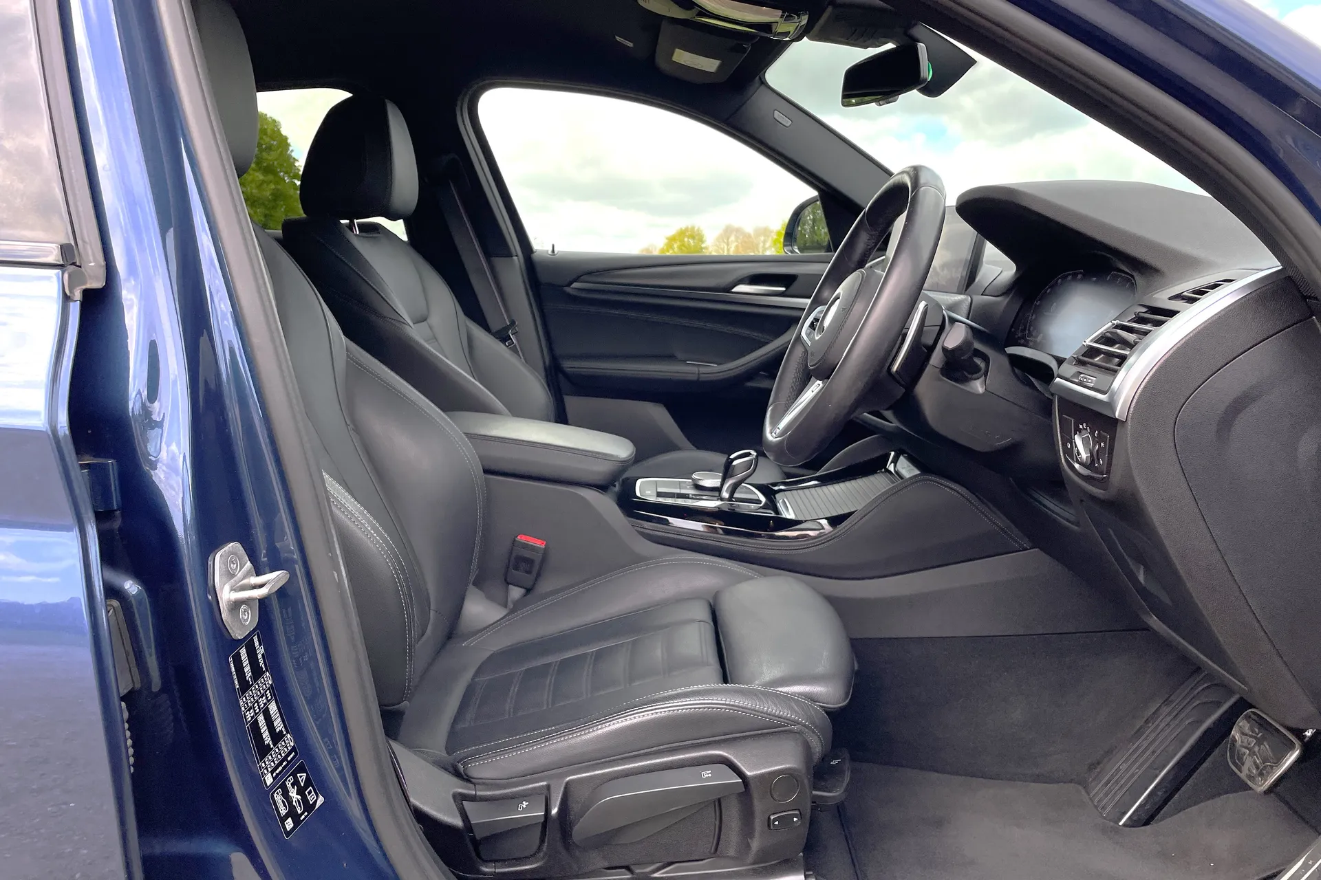 BMW X4 thumbnail image number 31