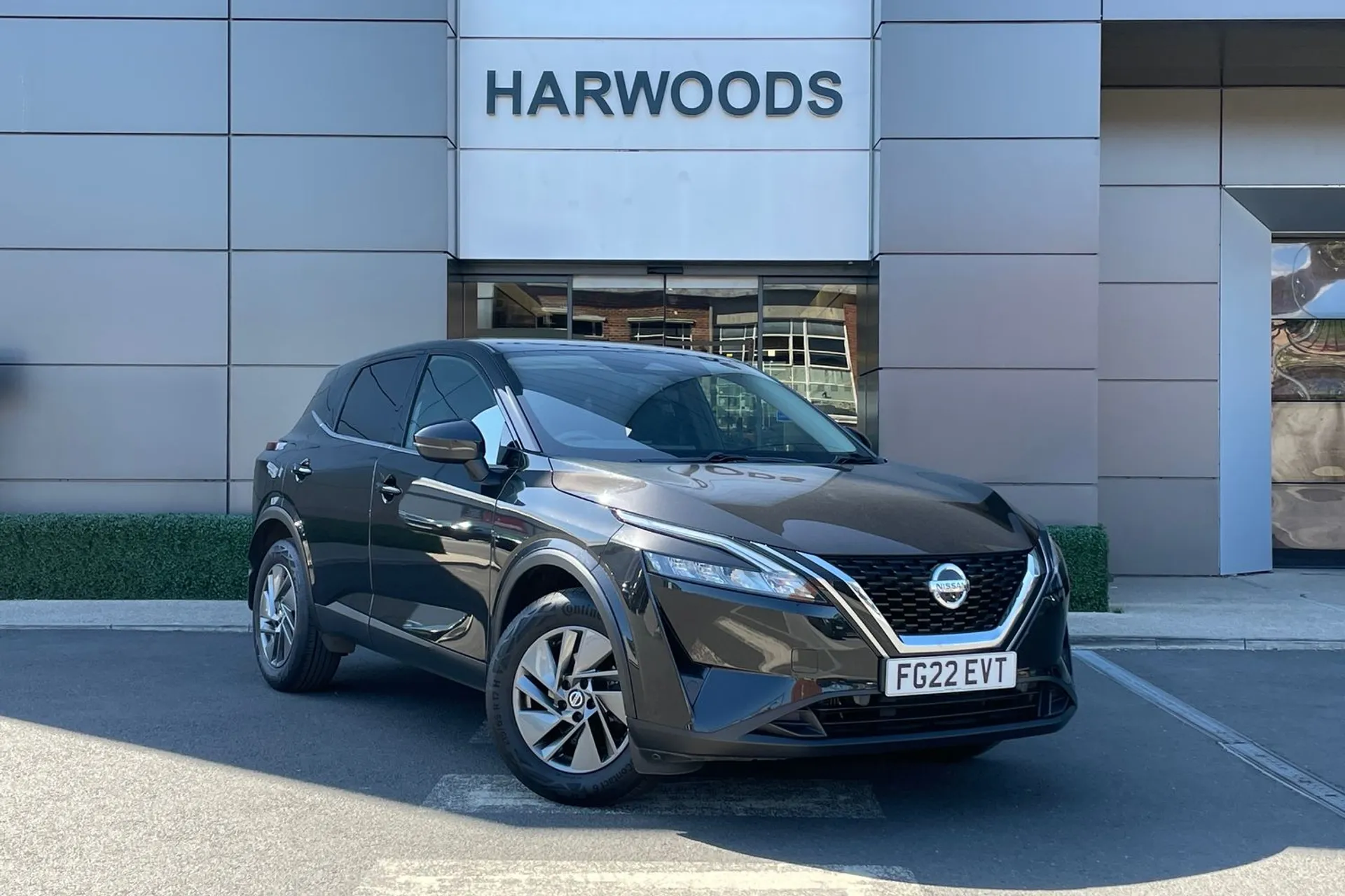 NISSAN QASHQAI focused image