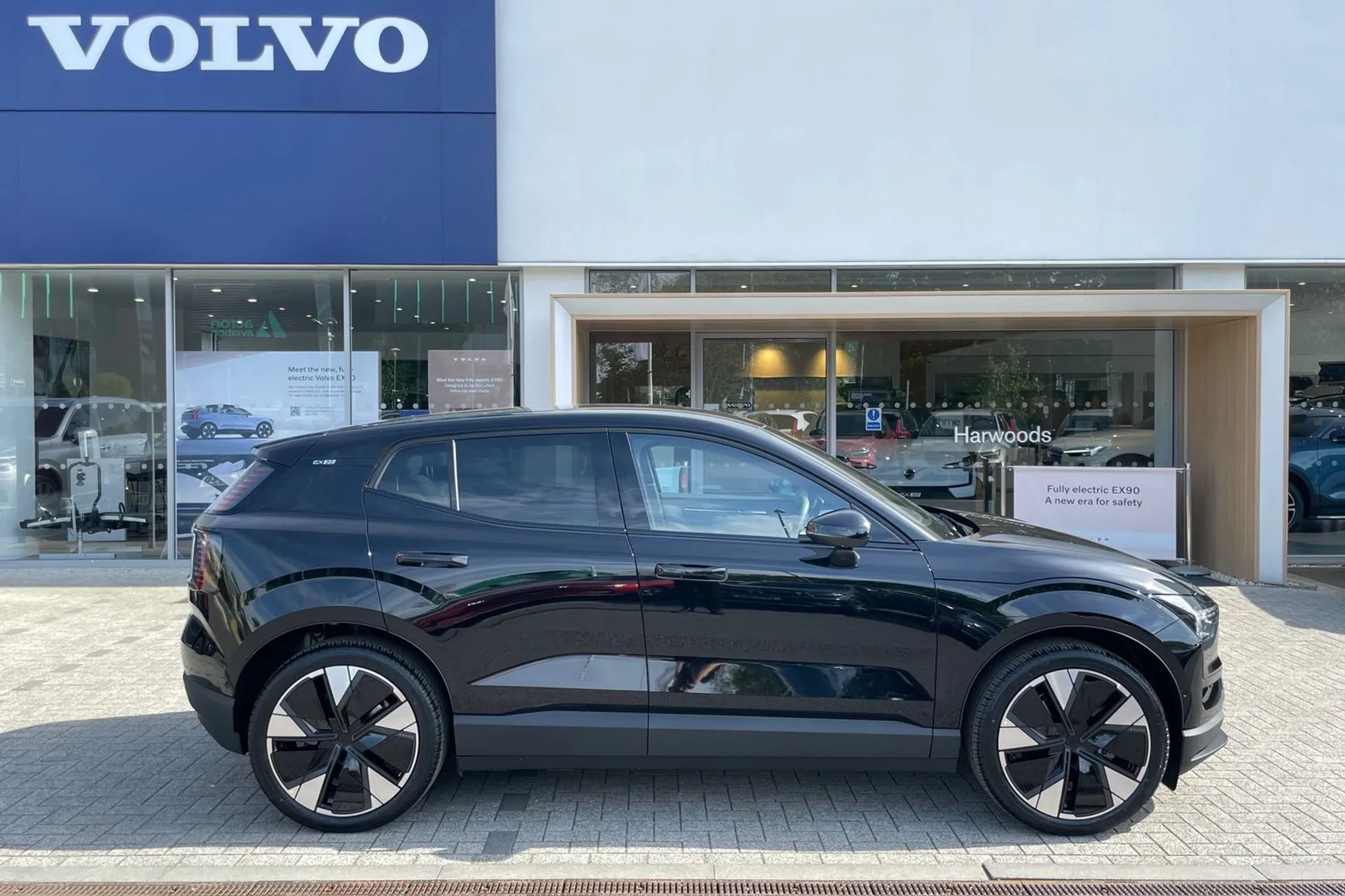Volvo EX30 thumbnail image number 2