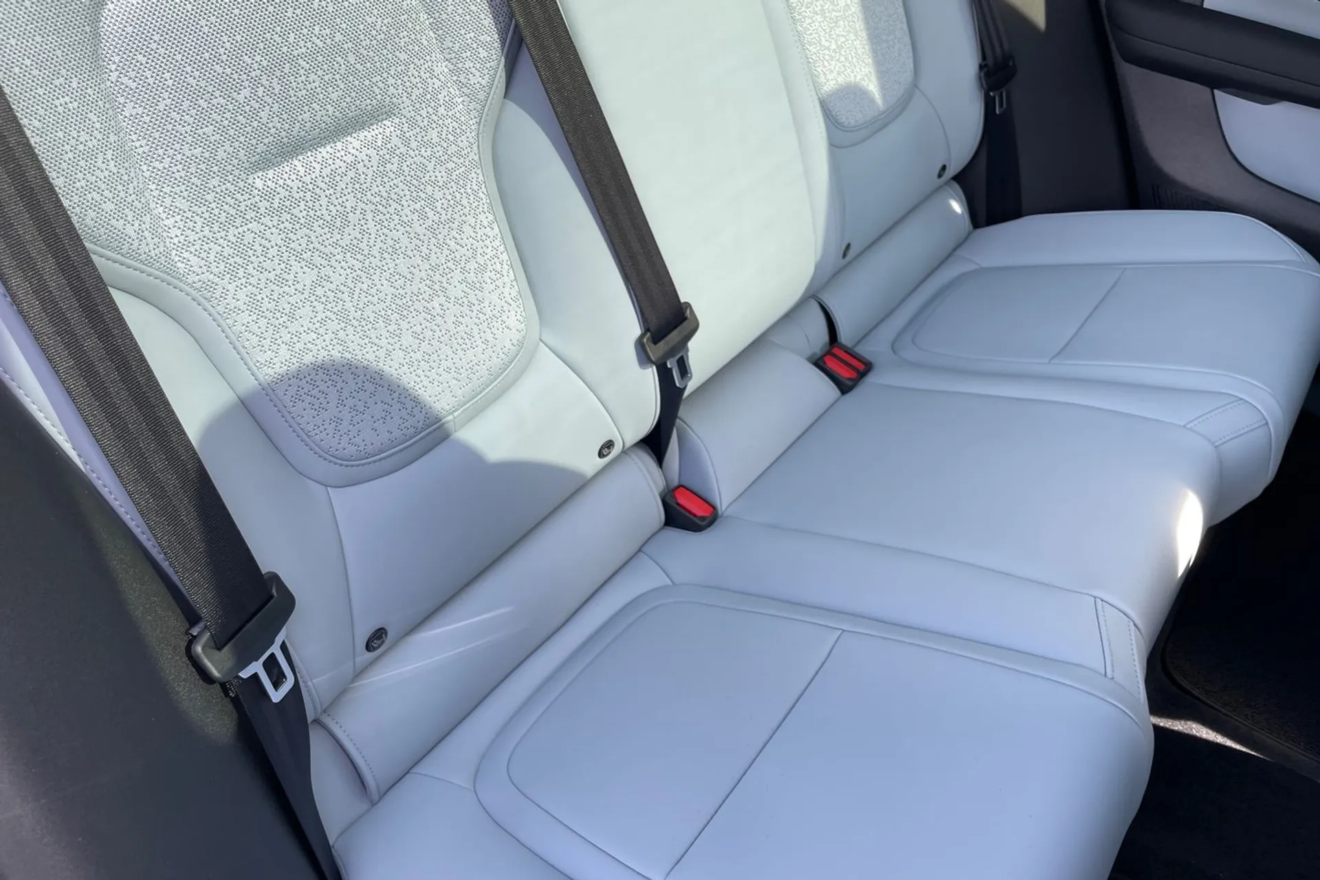 Volvo EX30 thumbnail image number 24