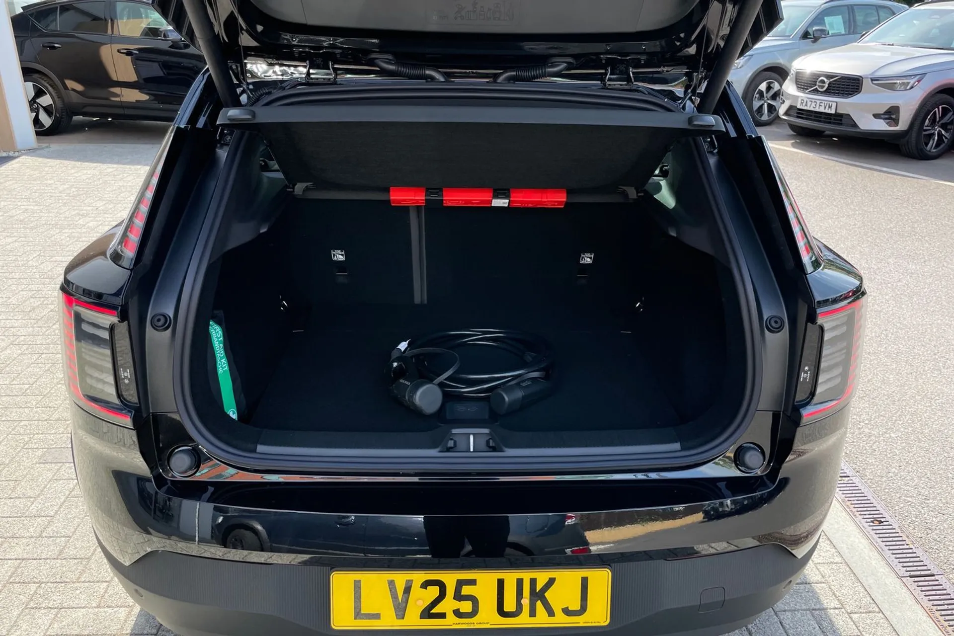 Volvo EX30 thumbnail image number 19
