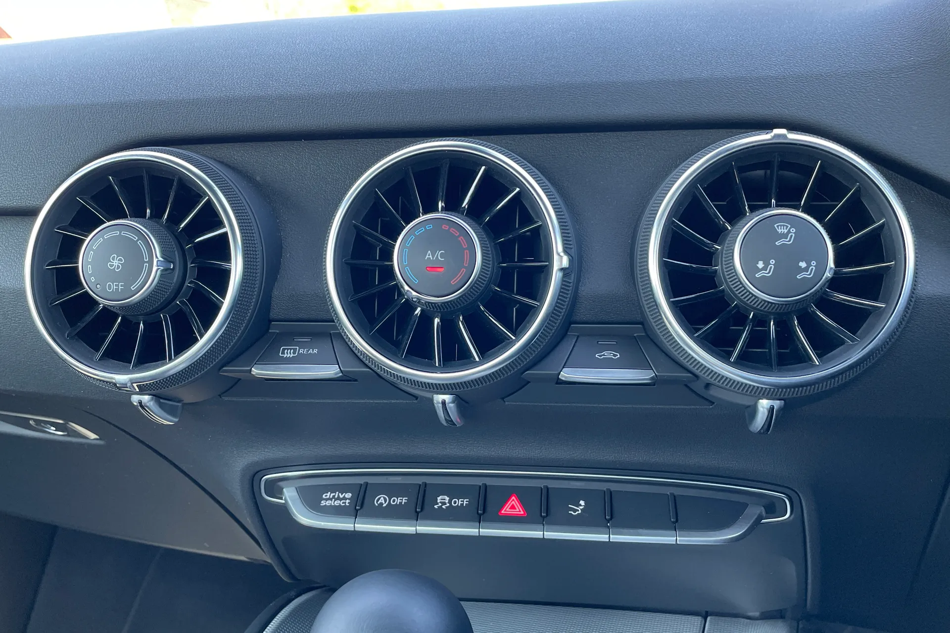 Audi TT thumbnail image number 10