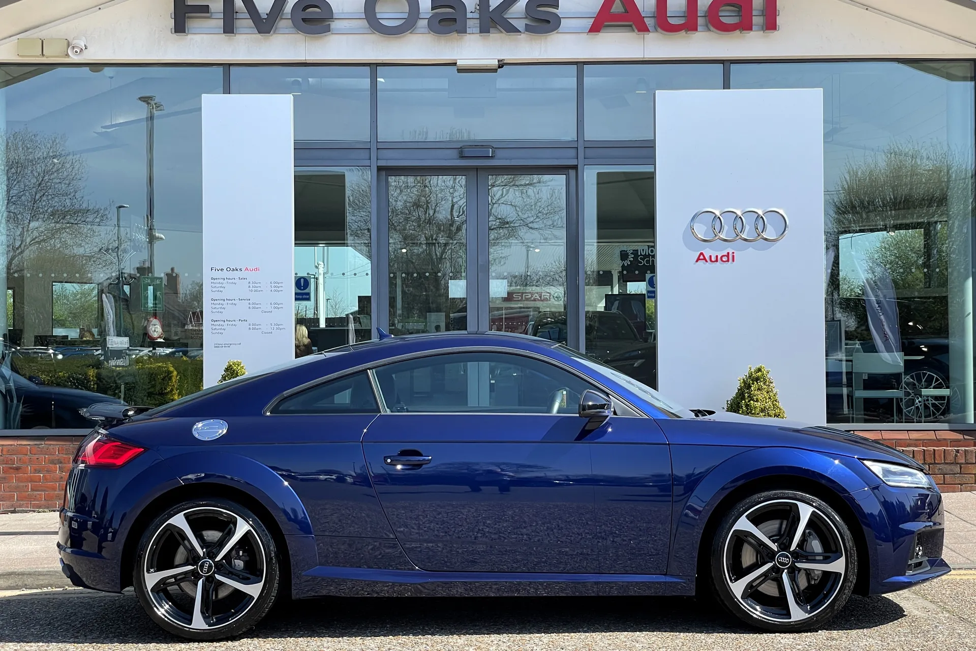 Audi TT thumbnail image number 2