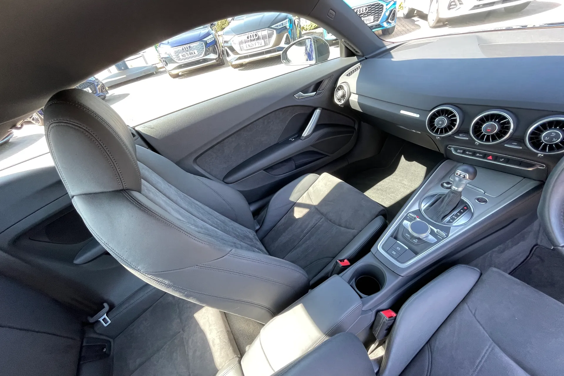 Audi TT thumbnail image number 33