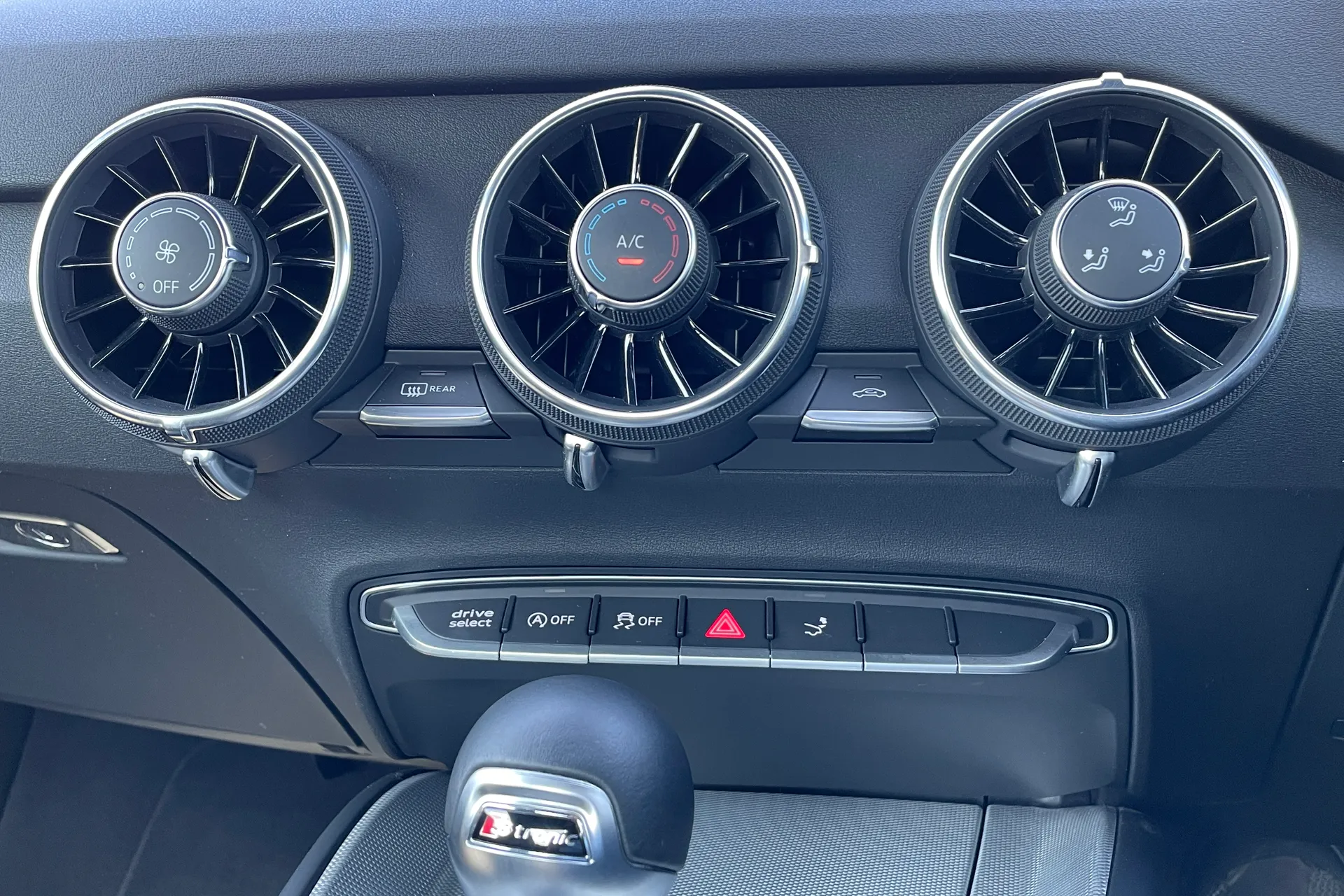 Audi TT thumbnail image number 39