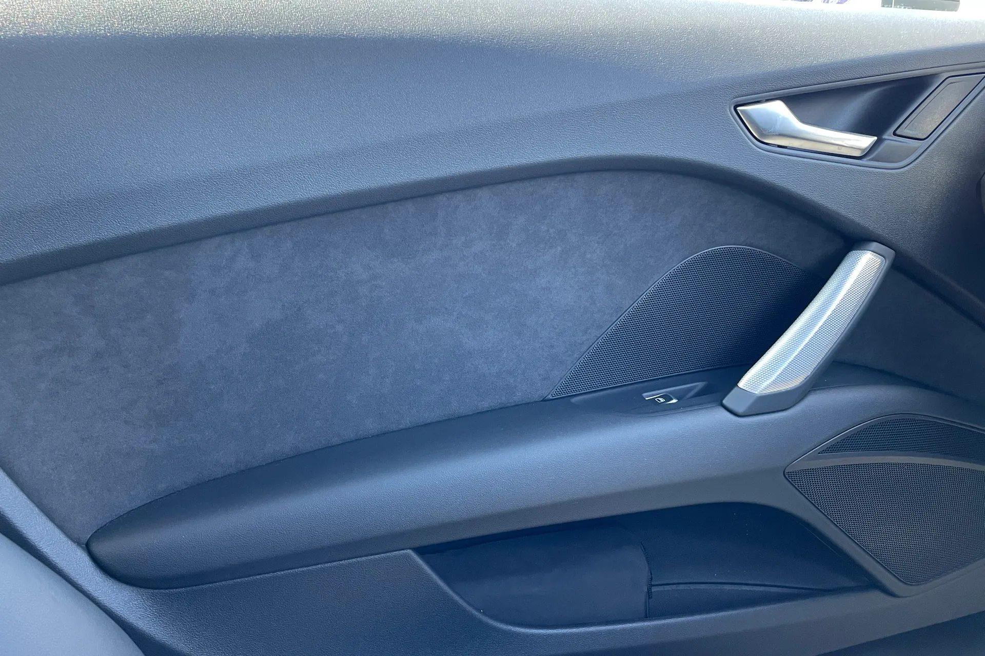 Audi TT thumbnail image number 40