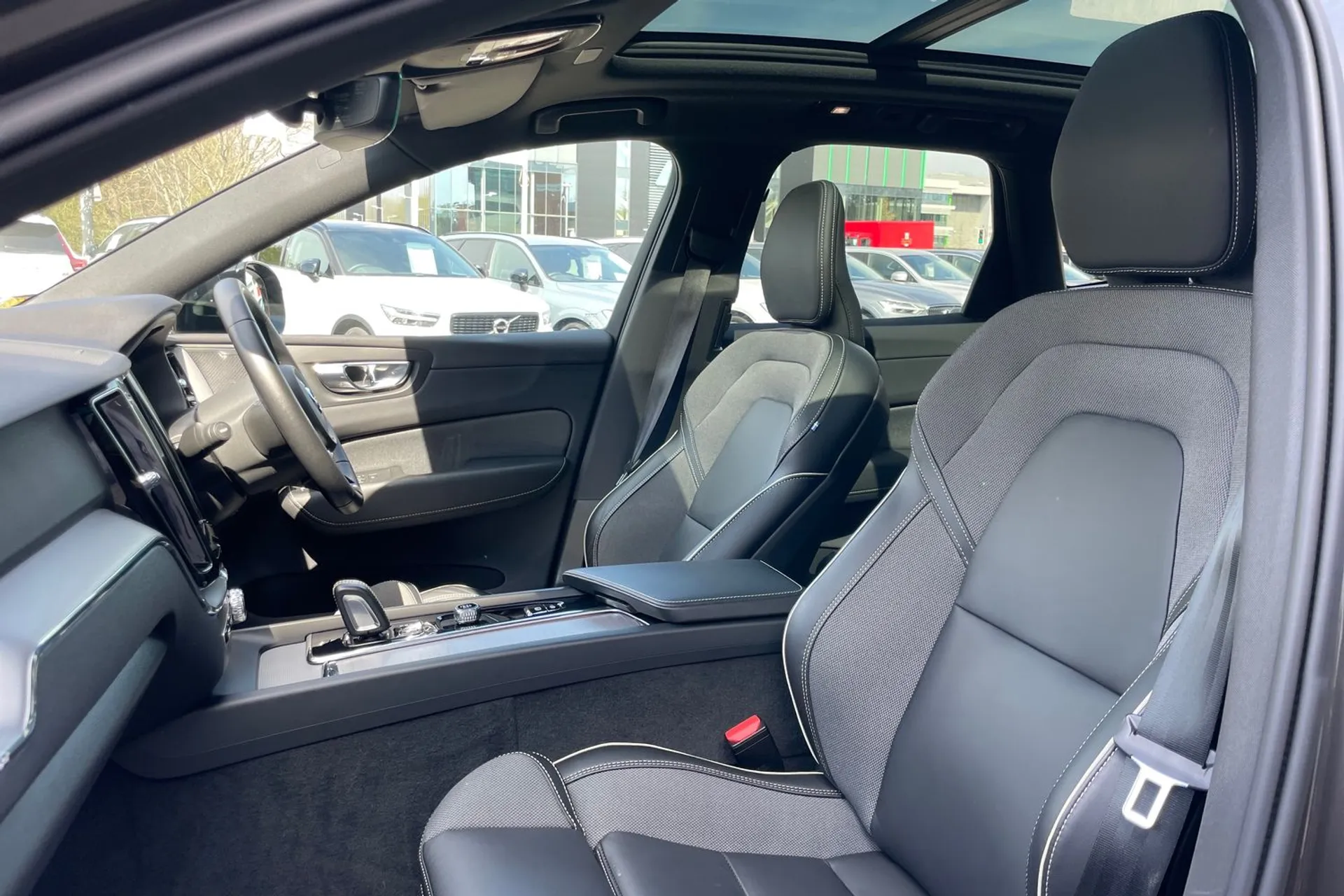 Volvo XC60 thumbnail image number 27