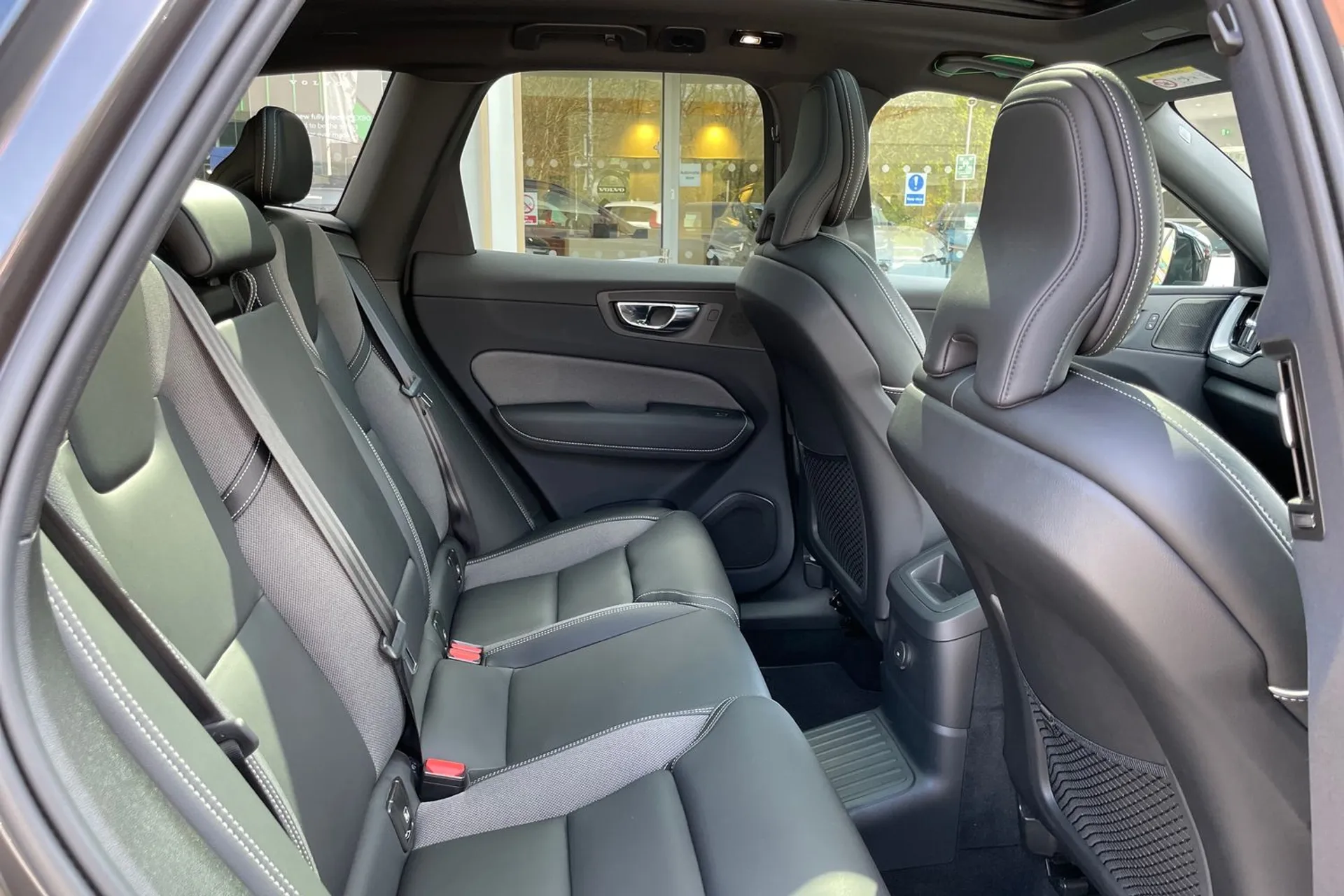 Volvo XC60 thumbnail image number 22