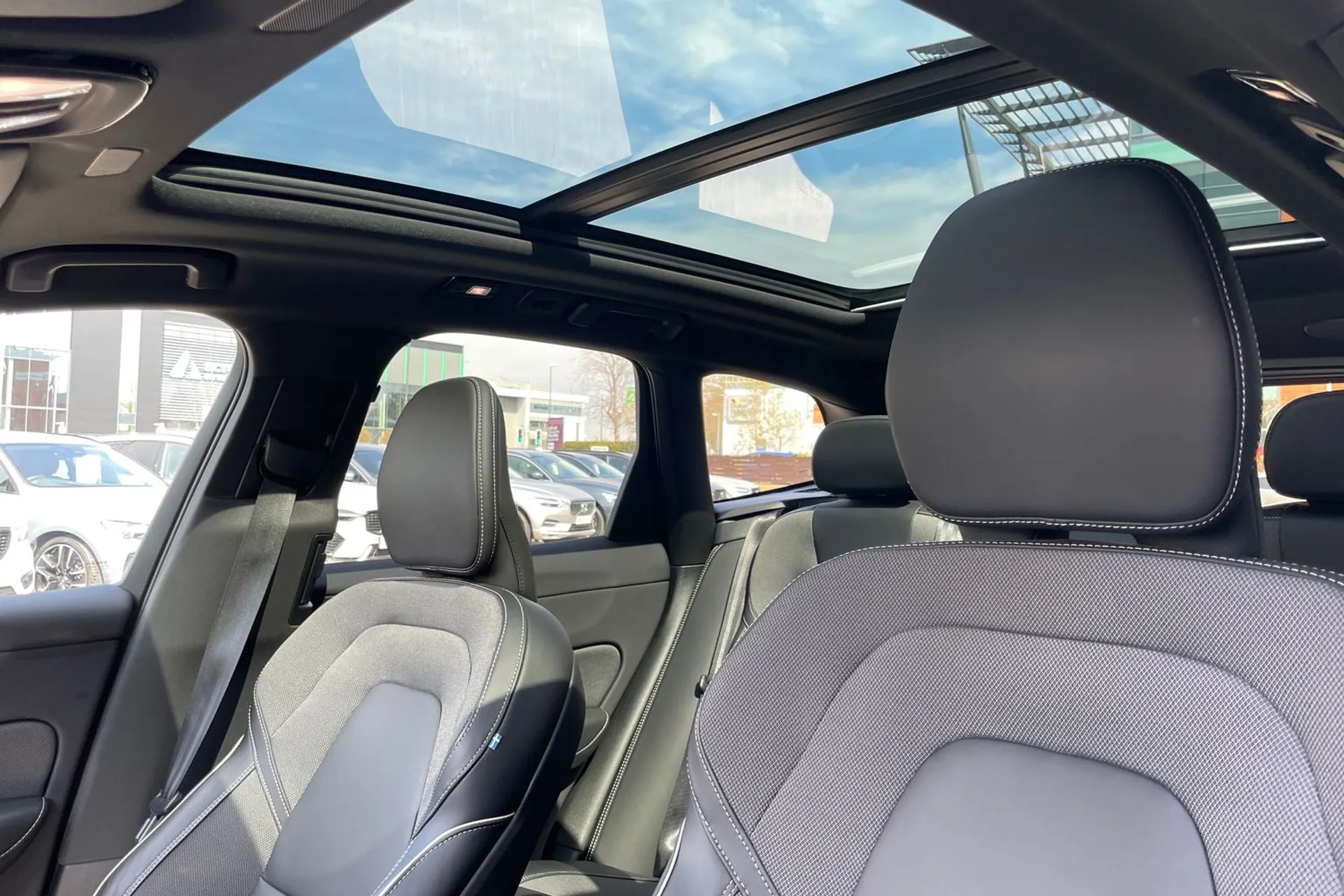 Volvo XC60 thumbnail image number 28