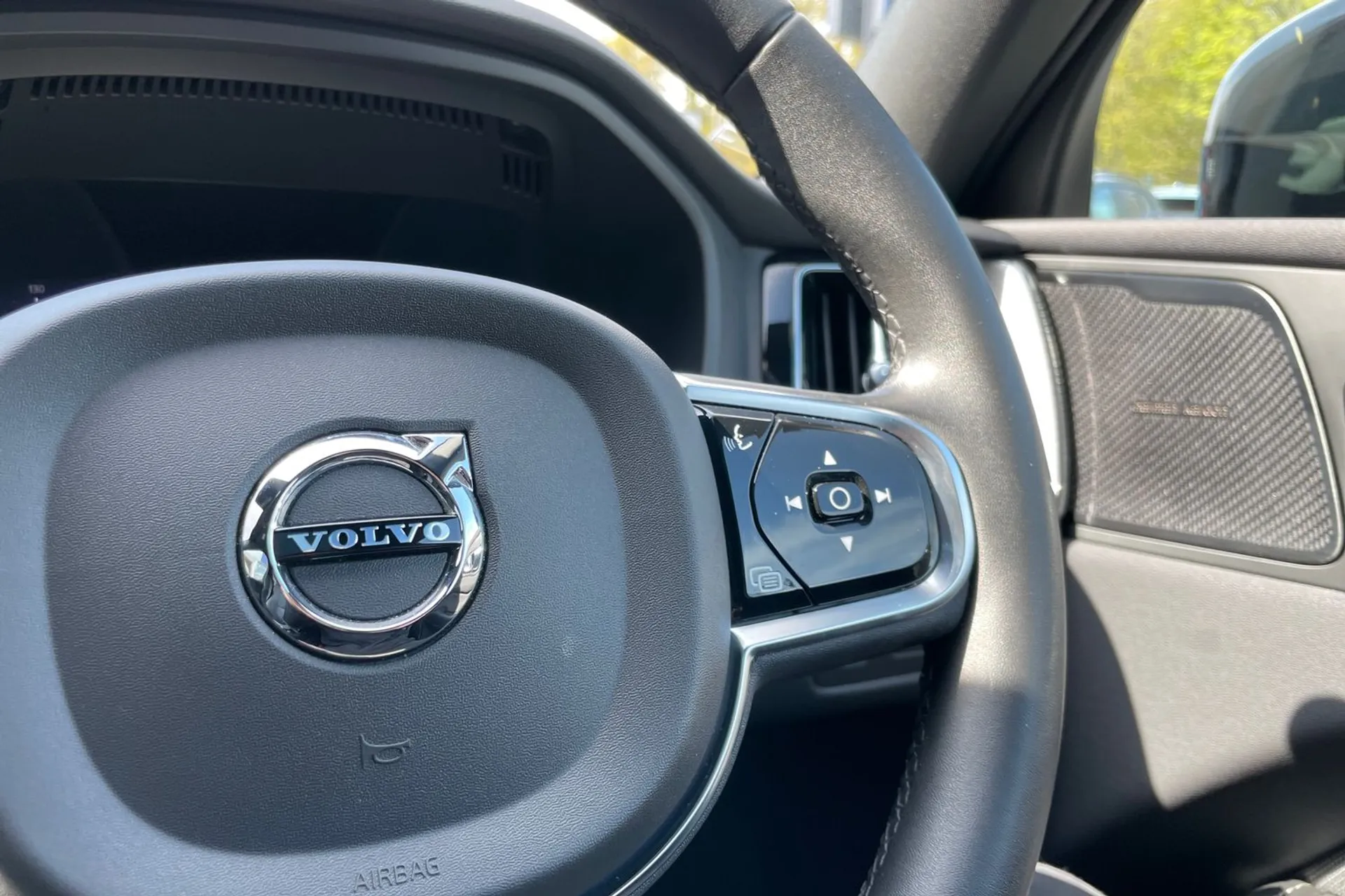 Volvo XC60 thumbnail image number 36