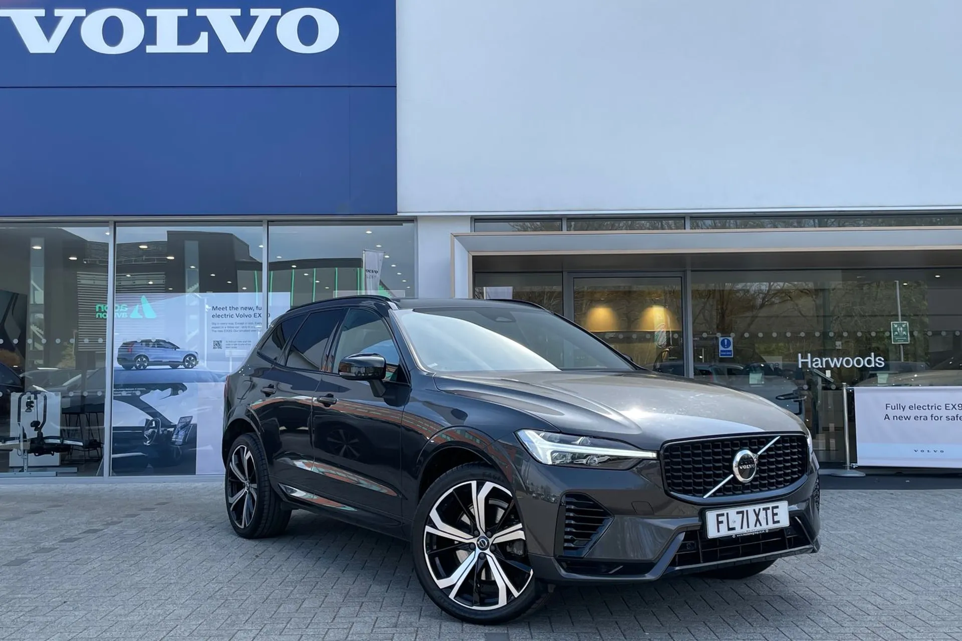 Volvo XC60 focused image