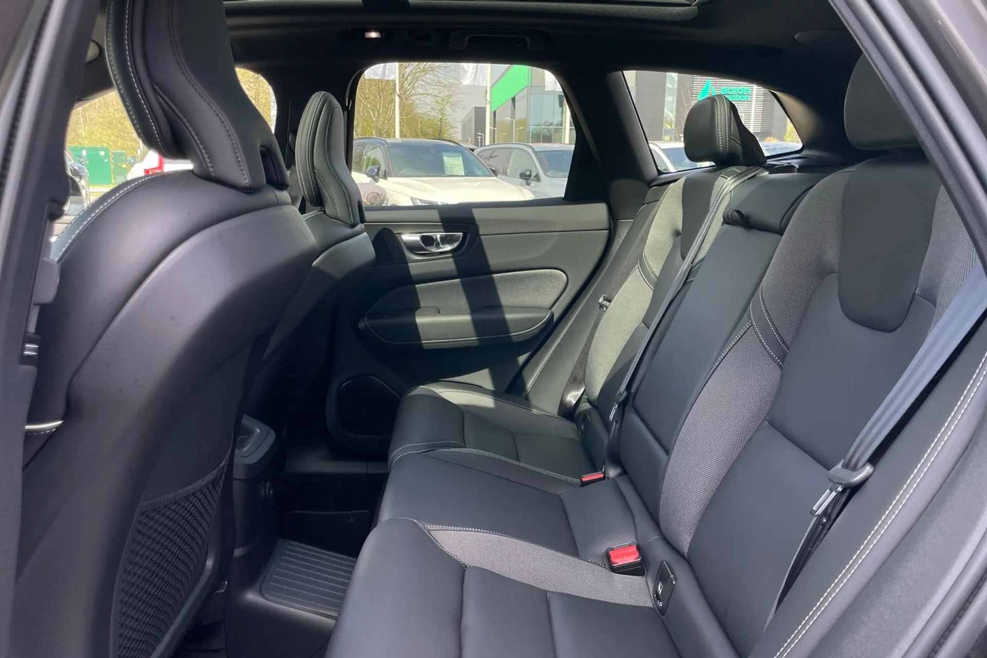 Volvo XC60 thumbnail image number 29