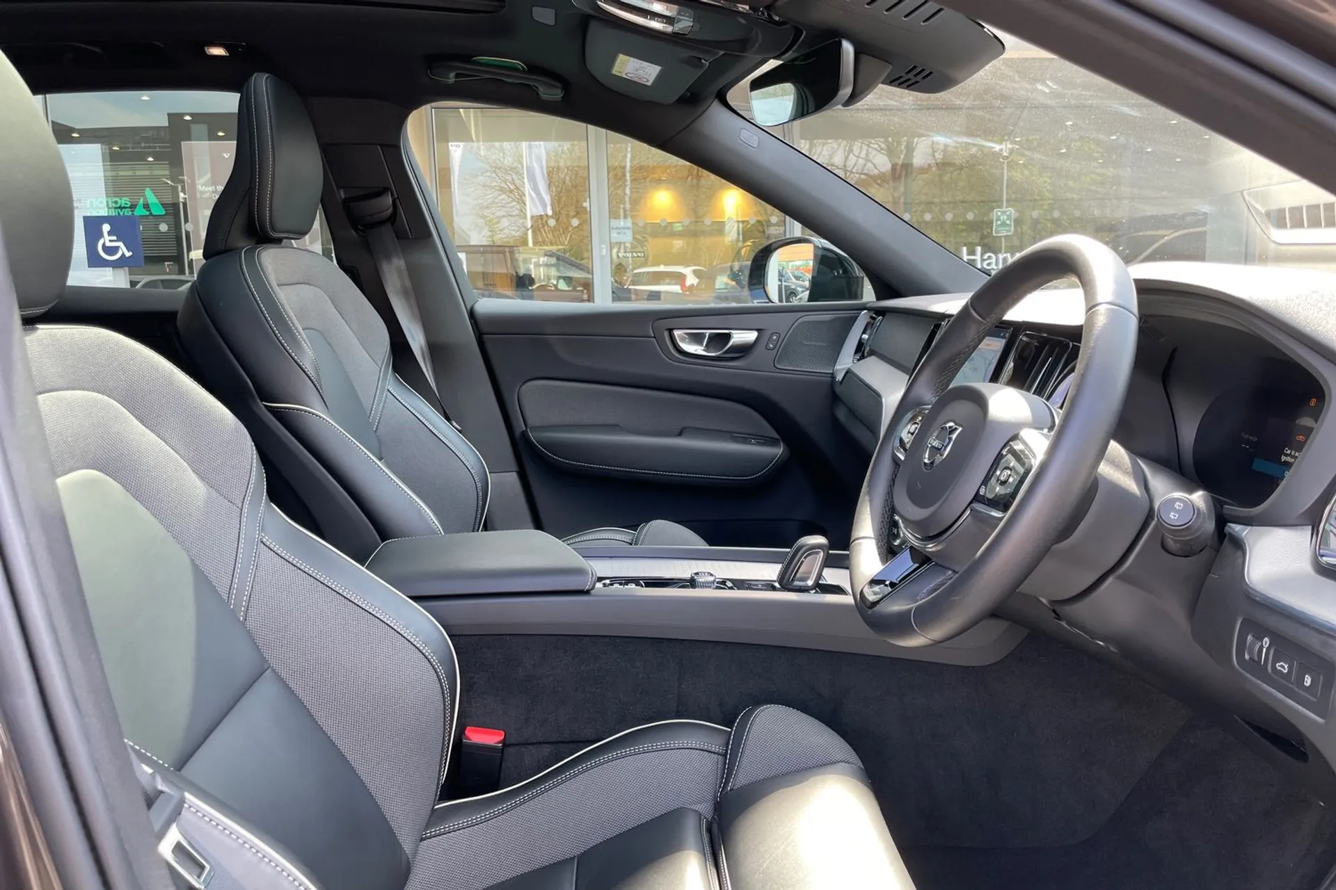 Volvo XC60 thumbnail image number 25