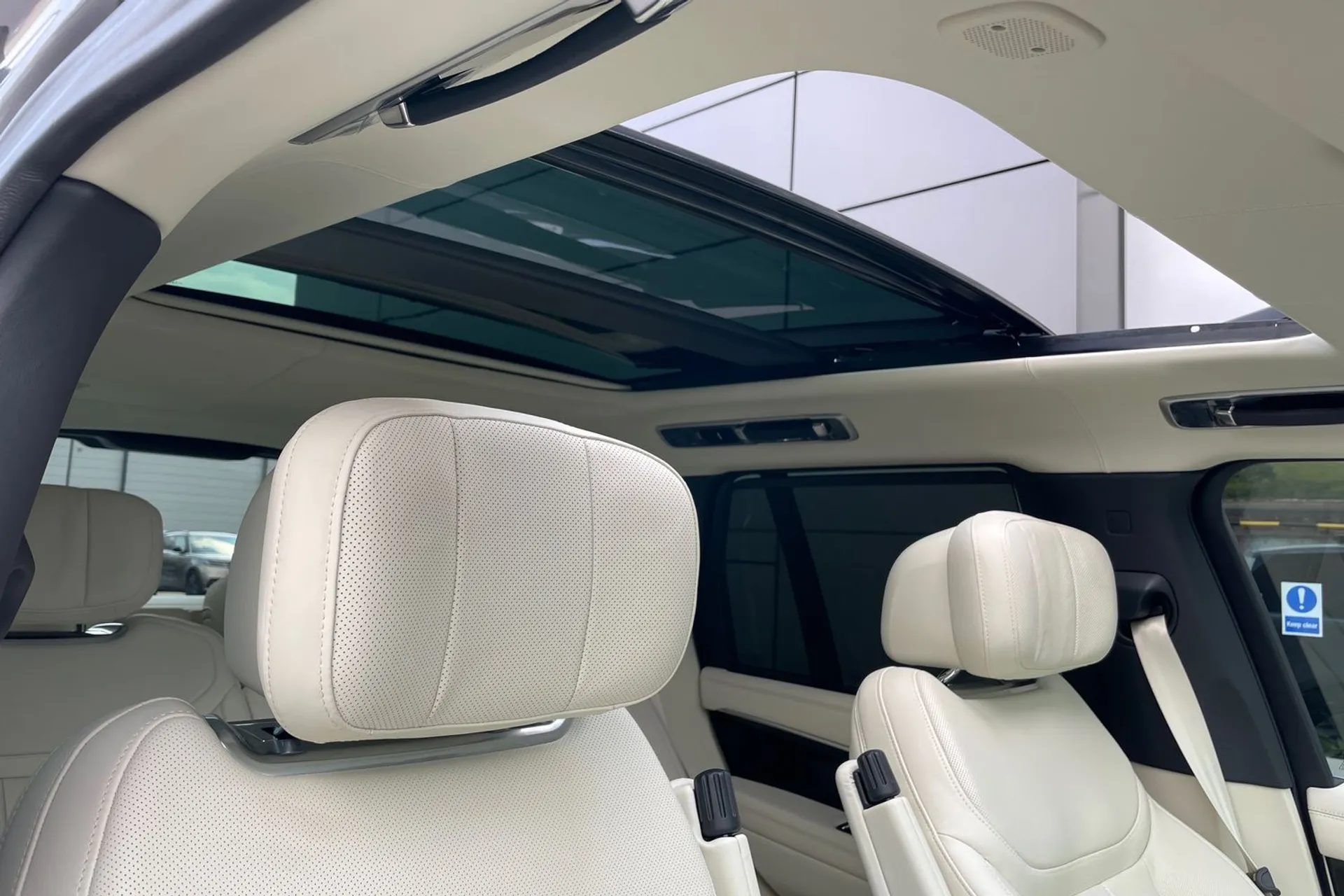 LAND ROVER RANGE ROVER thumbnail image number 9