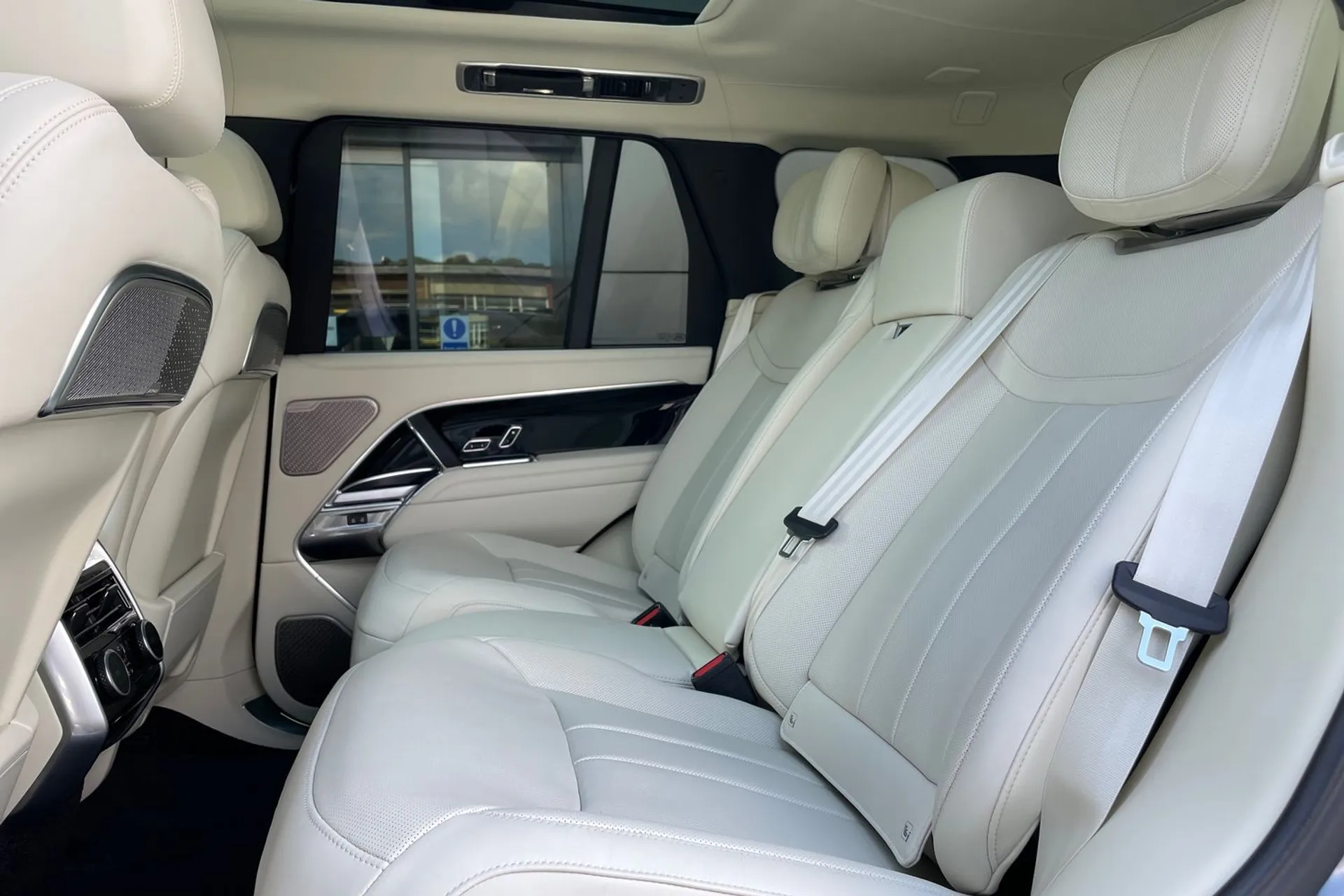 LAND ROVER RANGE ROVER thumbnail image number 45